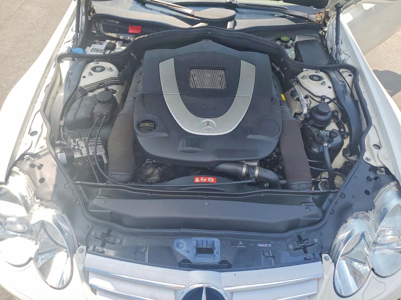 2007 Mercedes-benz Sl 550 White vin: WDBSK71F37F130133