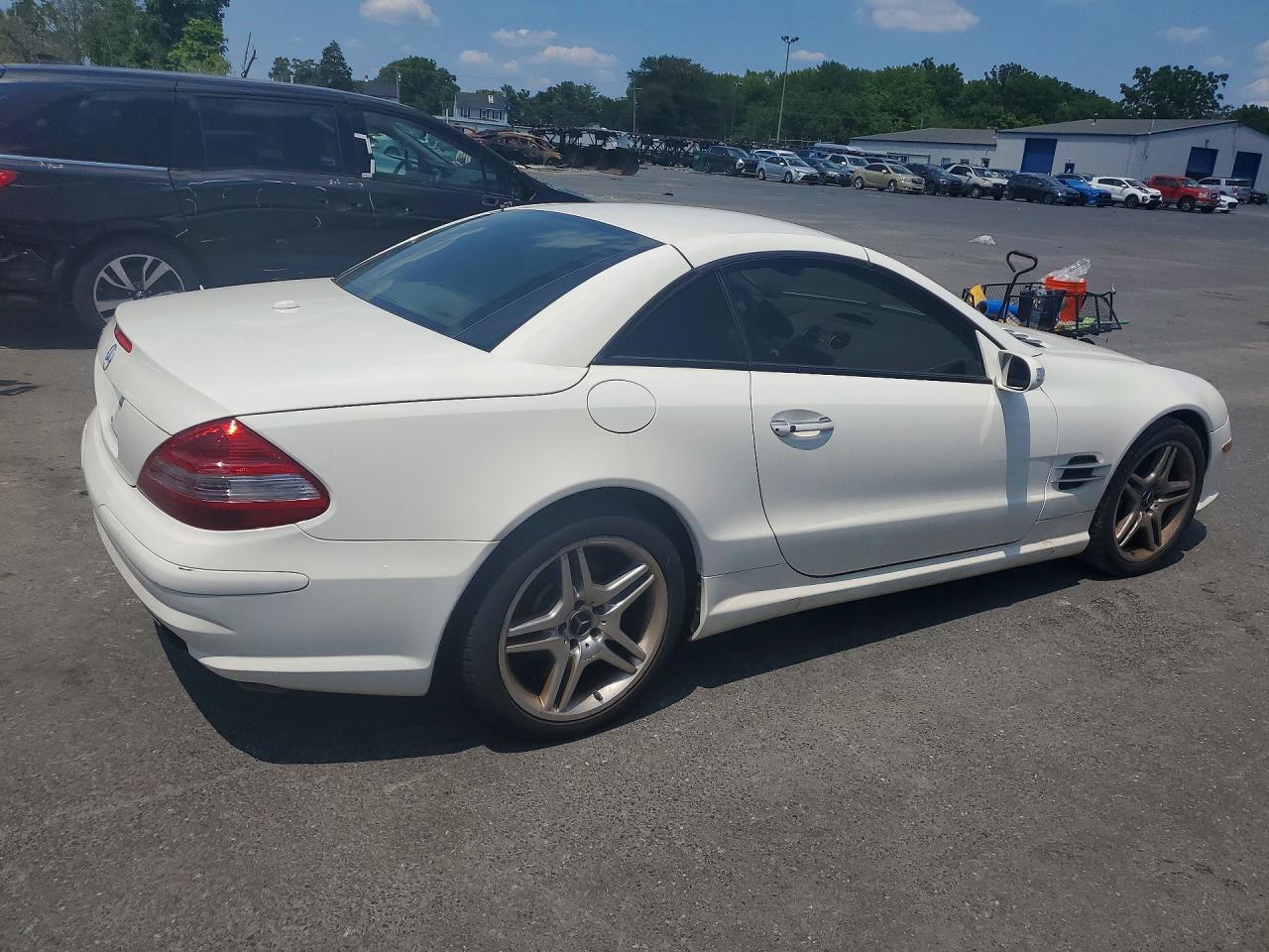 2007 Mercedes-benz Sl 550 White vin: WDBSK71F37F130133