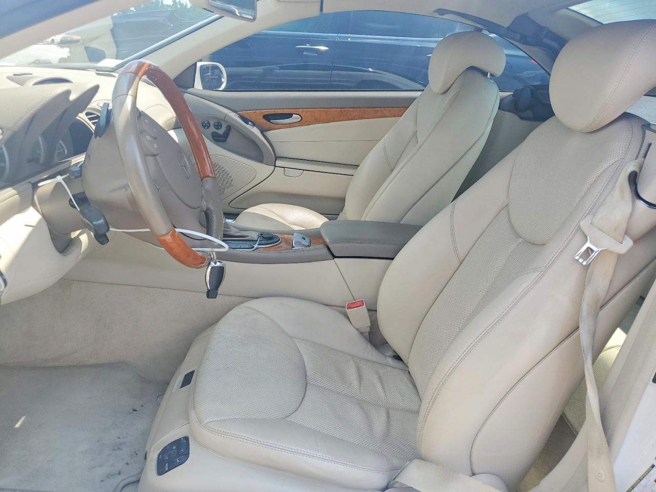 2007 Mercedes-benz Sl 550 White vin: WDBSK71F37F130133
