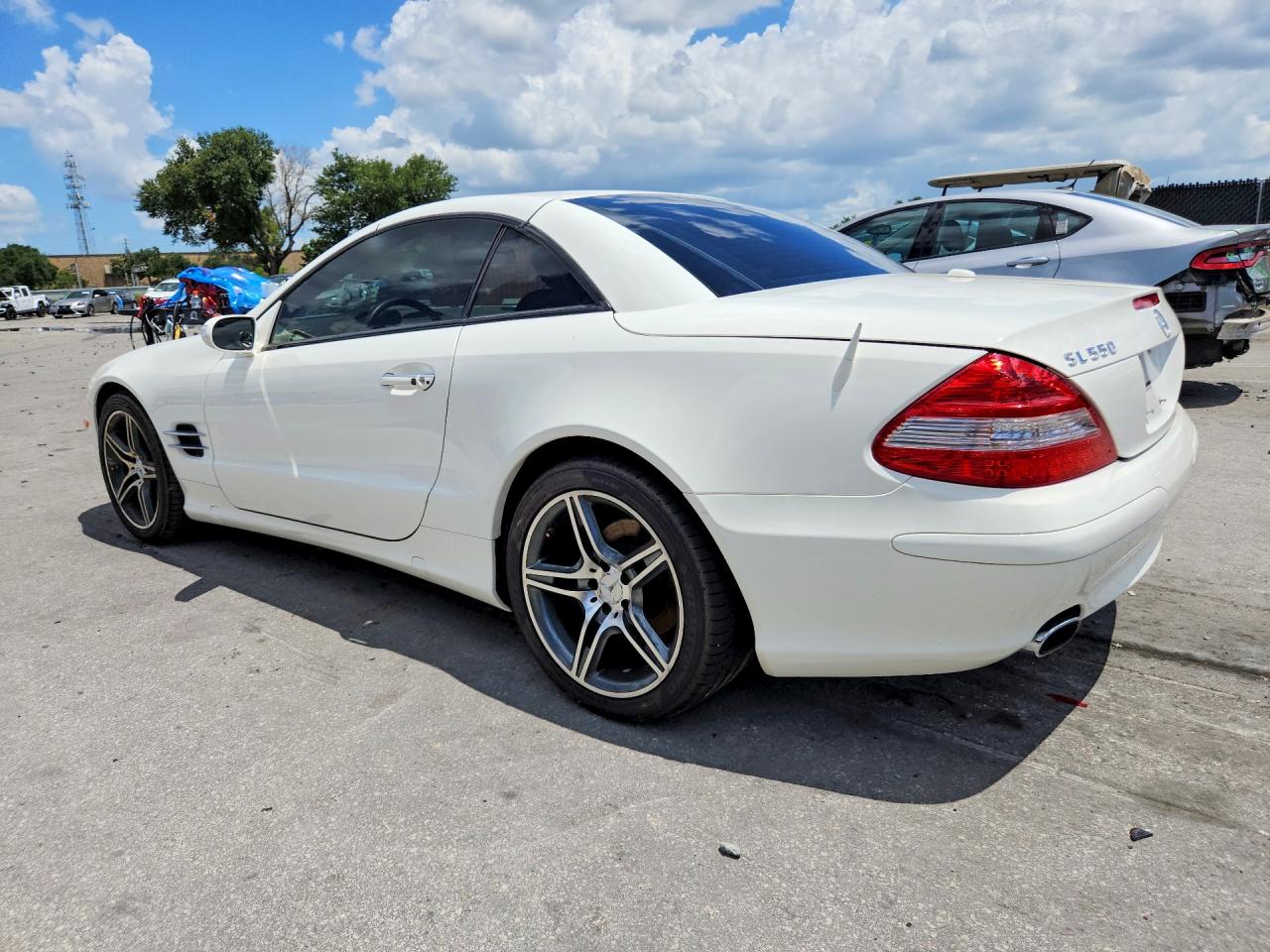 2007 Mercedes-benz Sl 550 White vin: WDBSK71F37F131024