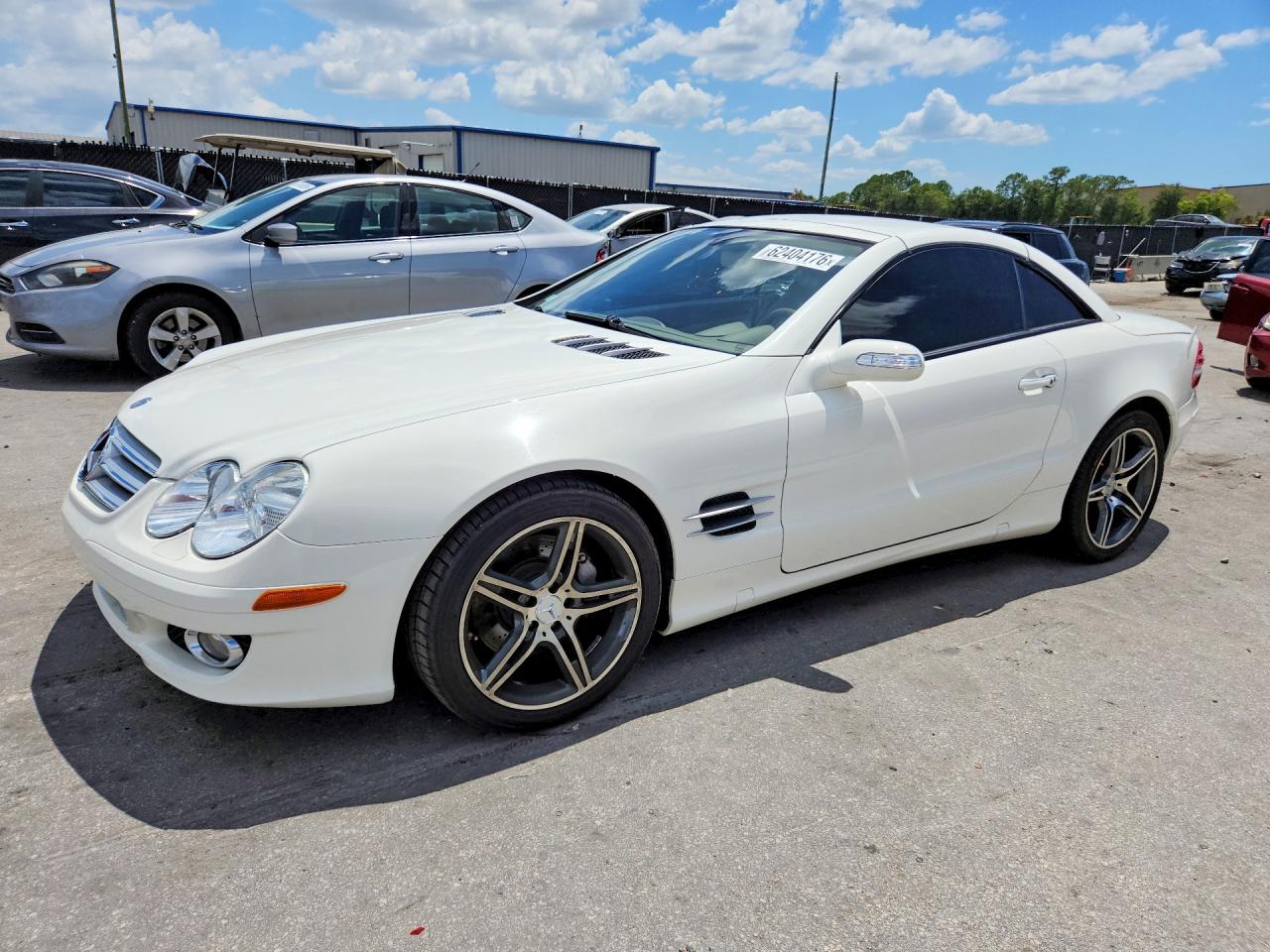 2007 Mercedes-benz Sl 550 White vin: WDBSK71F37F131024