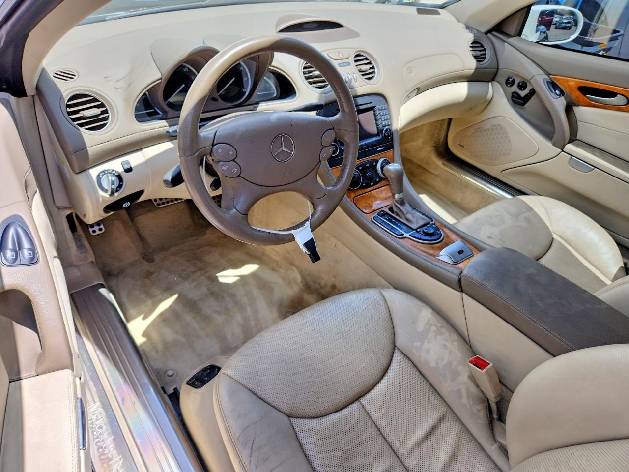 2007 Mercedes-benz Sl 550 White vin: WDBSK71F37F131024