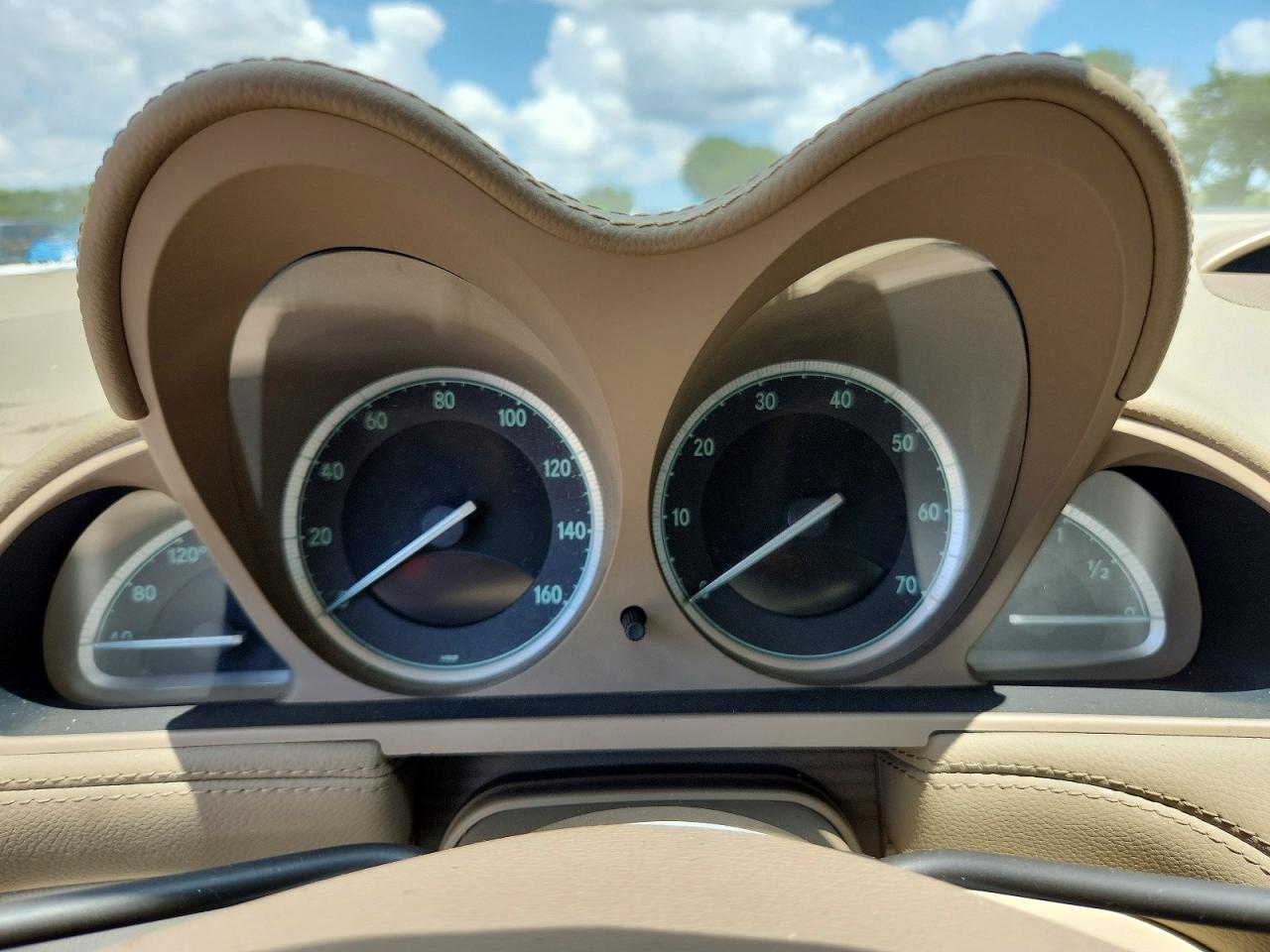 2007 Mercedes-benz Sl 550 White vin: WDBSK71F37F131024