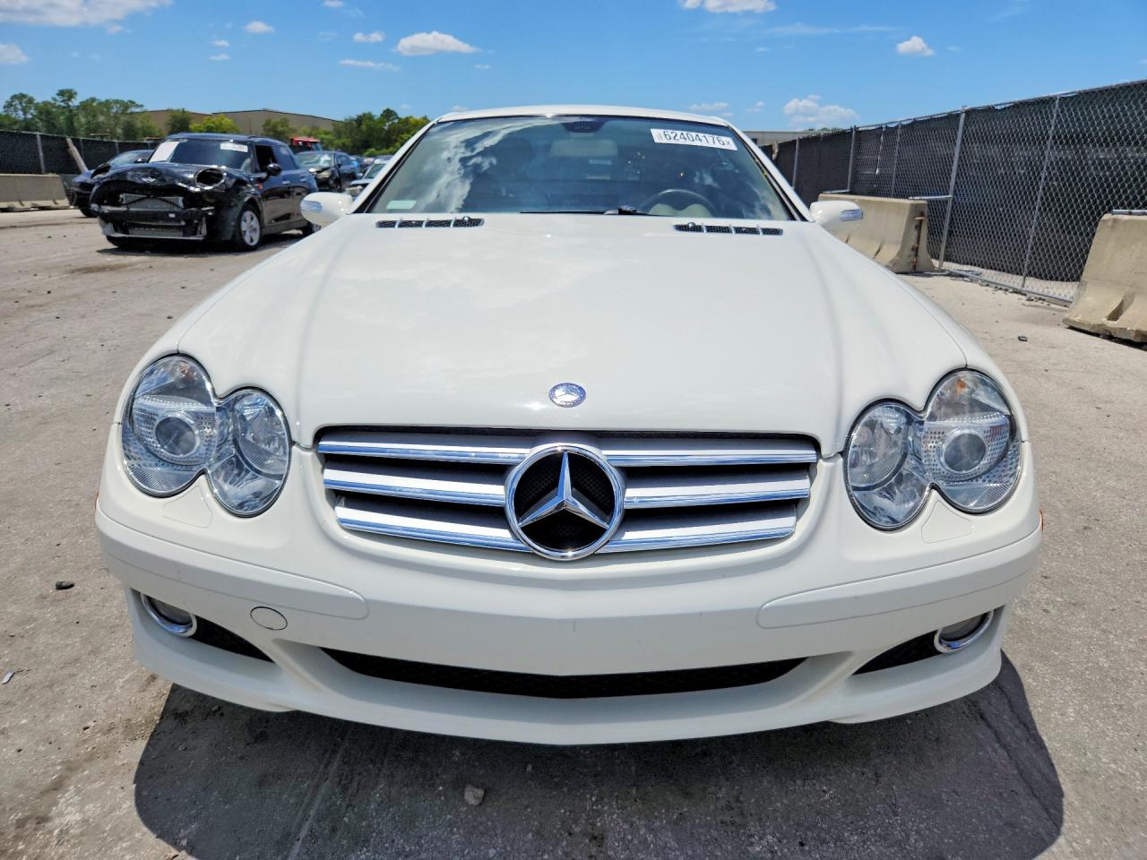 2007 Mercedes-benz Sl 550 White vin: WDBSK71F37F131024