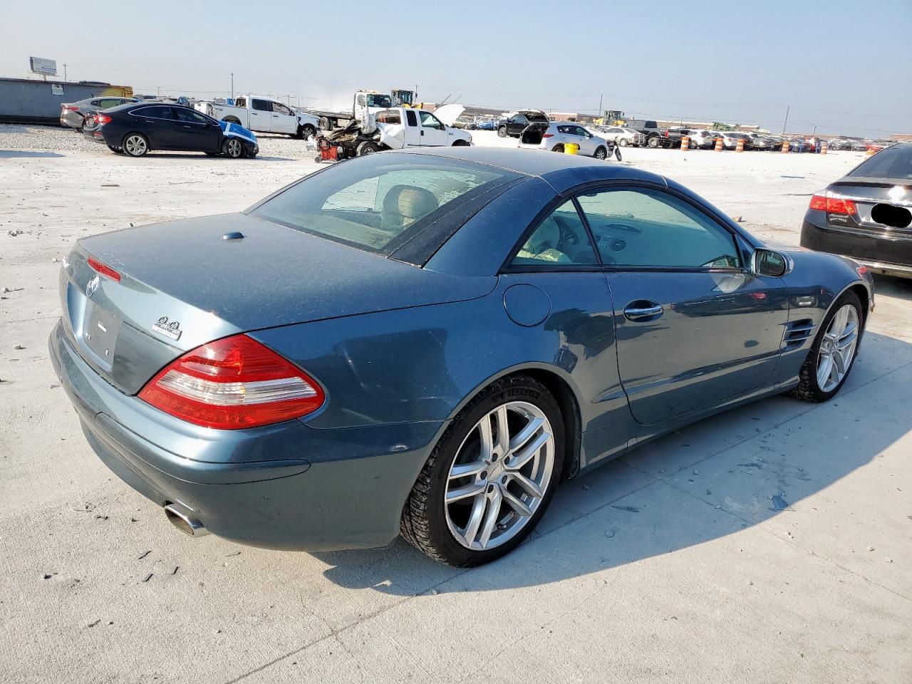 2007 Mercedes-benz Sl 550 Blue vin: WDBSK71F37F131119