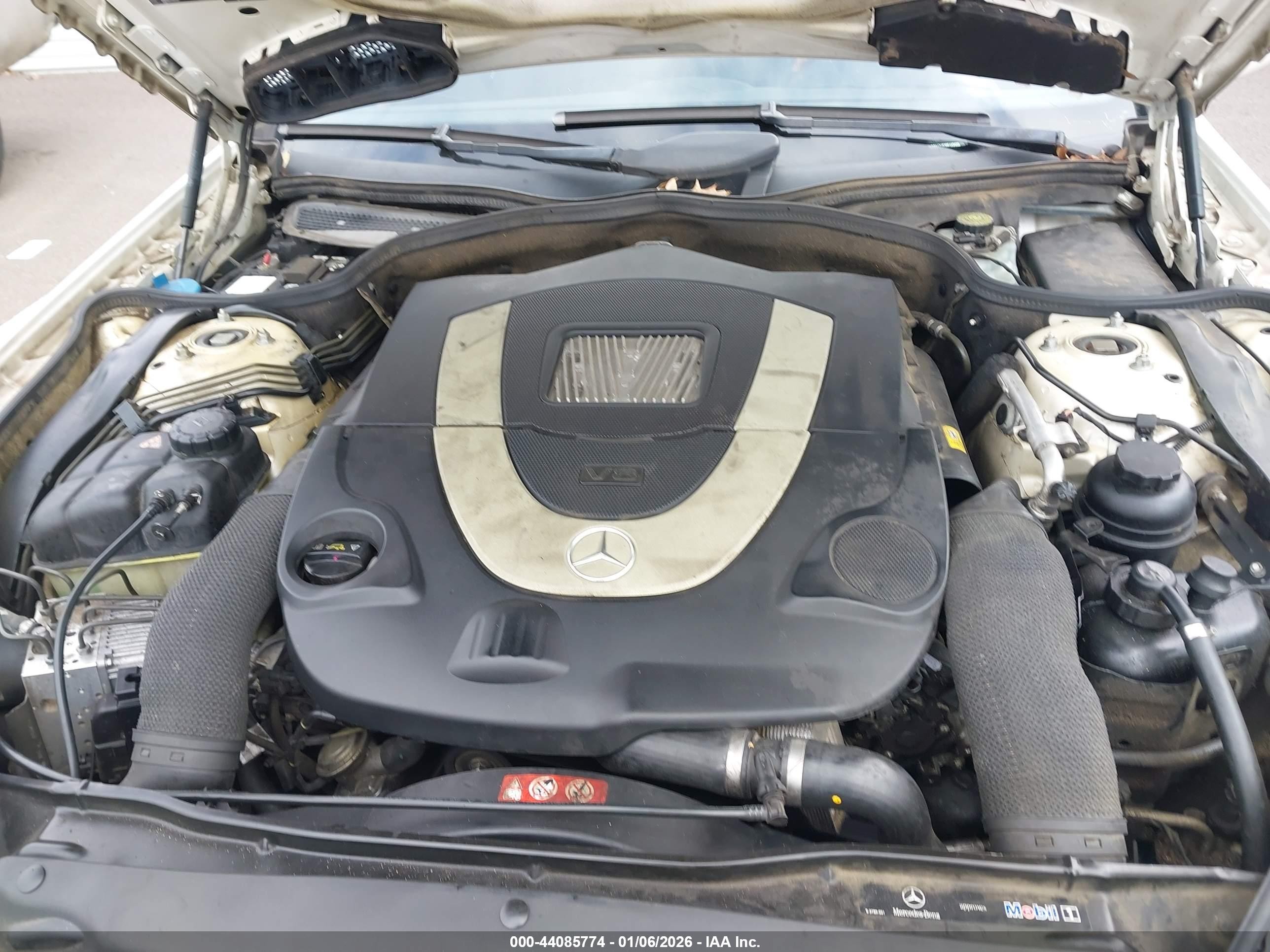 2009 Mercedes-benz Sl 550   White vin: WDBSK71F39F149400