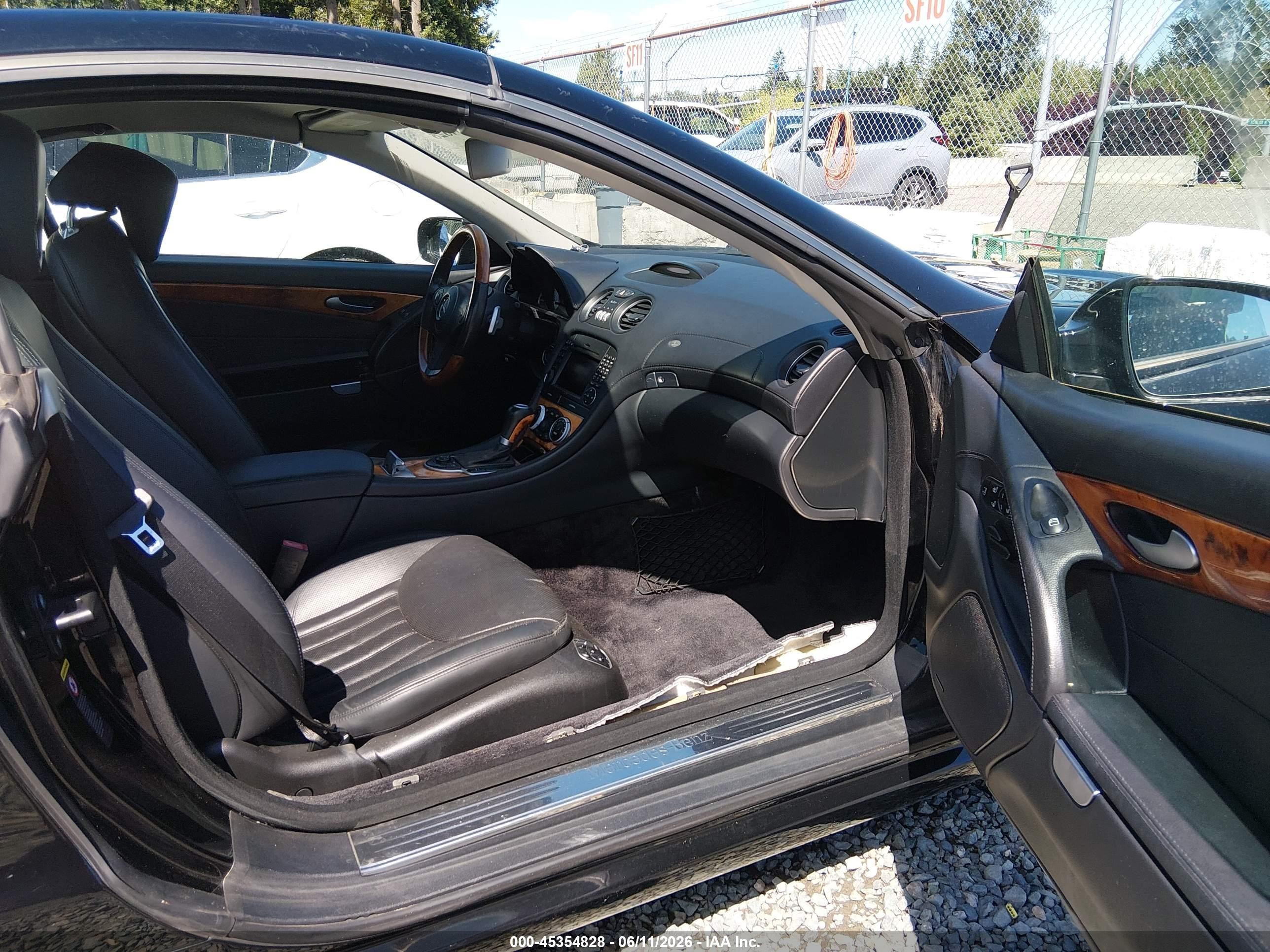 2009 Mercedes-benz Sl 550   Black vin: WDBSK71F39F152975