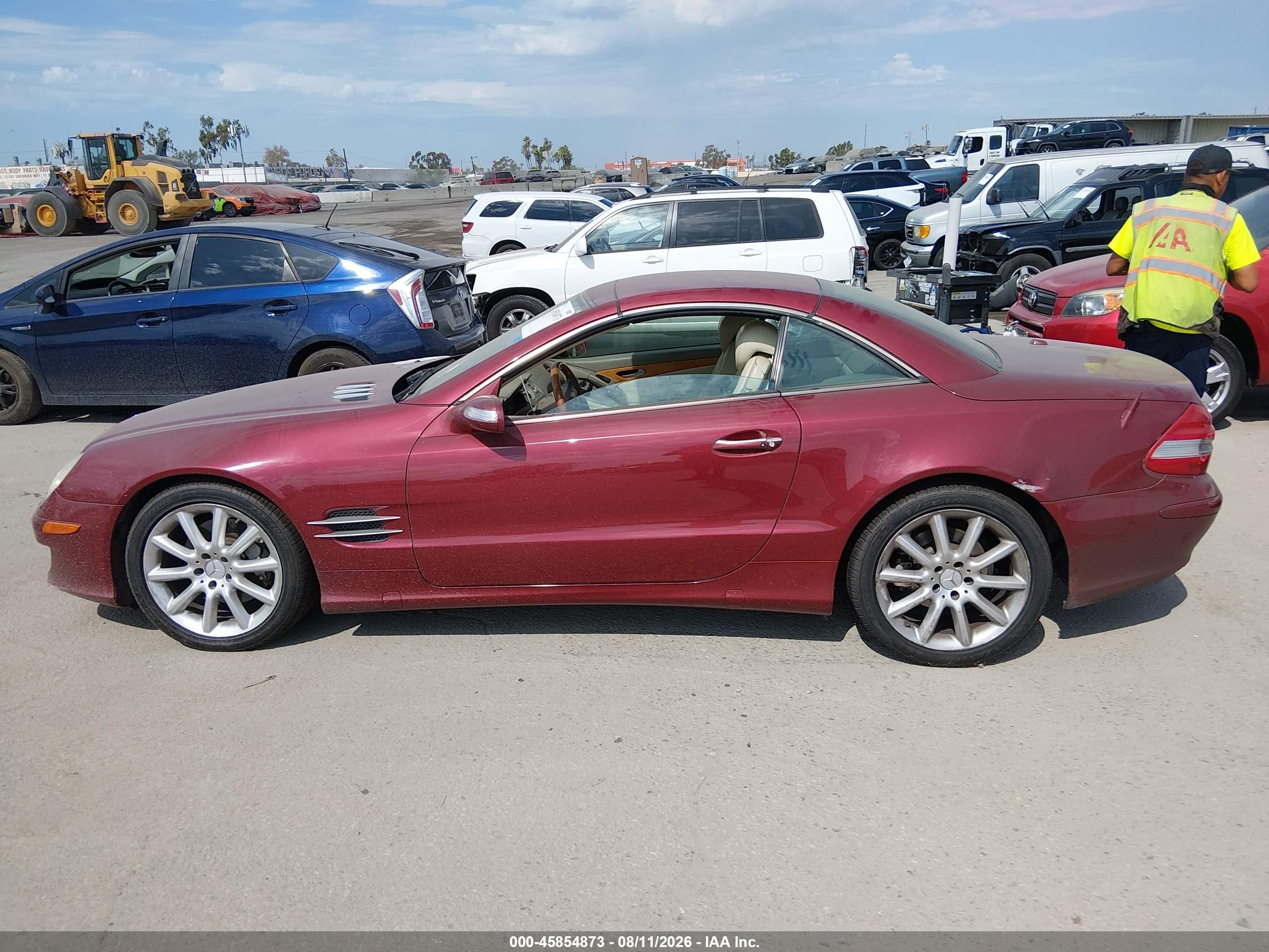 2007 Mercedes-benz Sl 550   Maroon vin: WDBSK71F47F129542