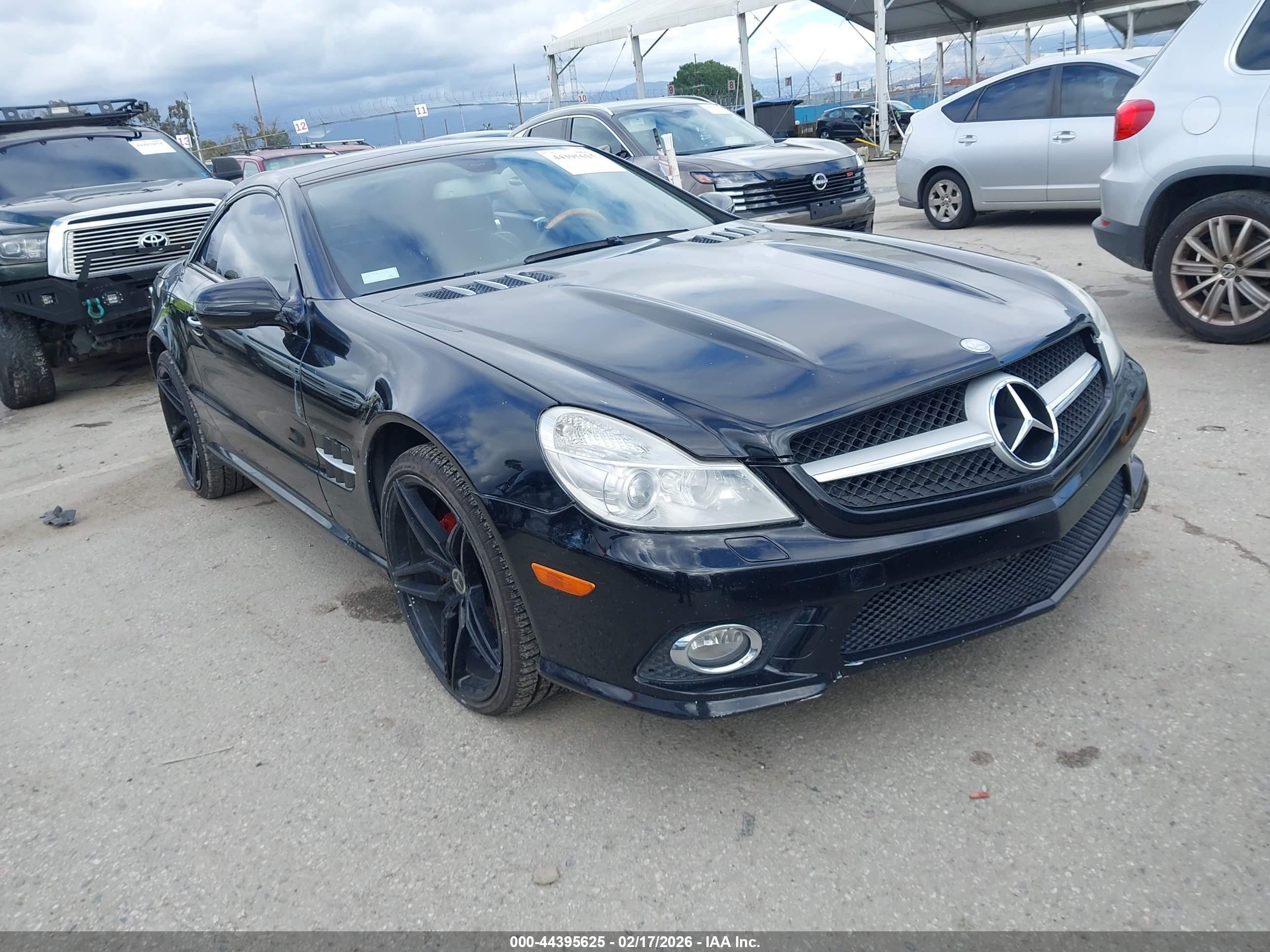 2009 Mercedes-benz Sl 550   Black vin: WDBSK71F49F142309