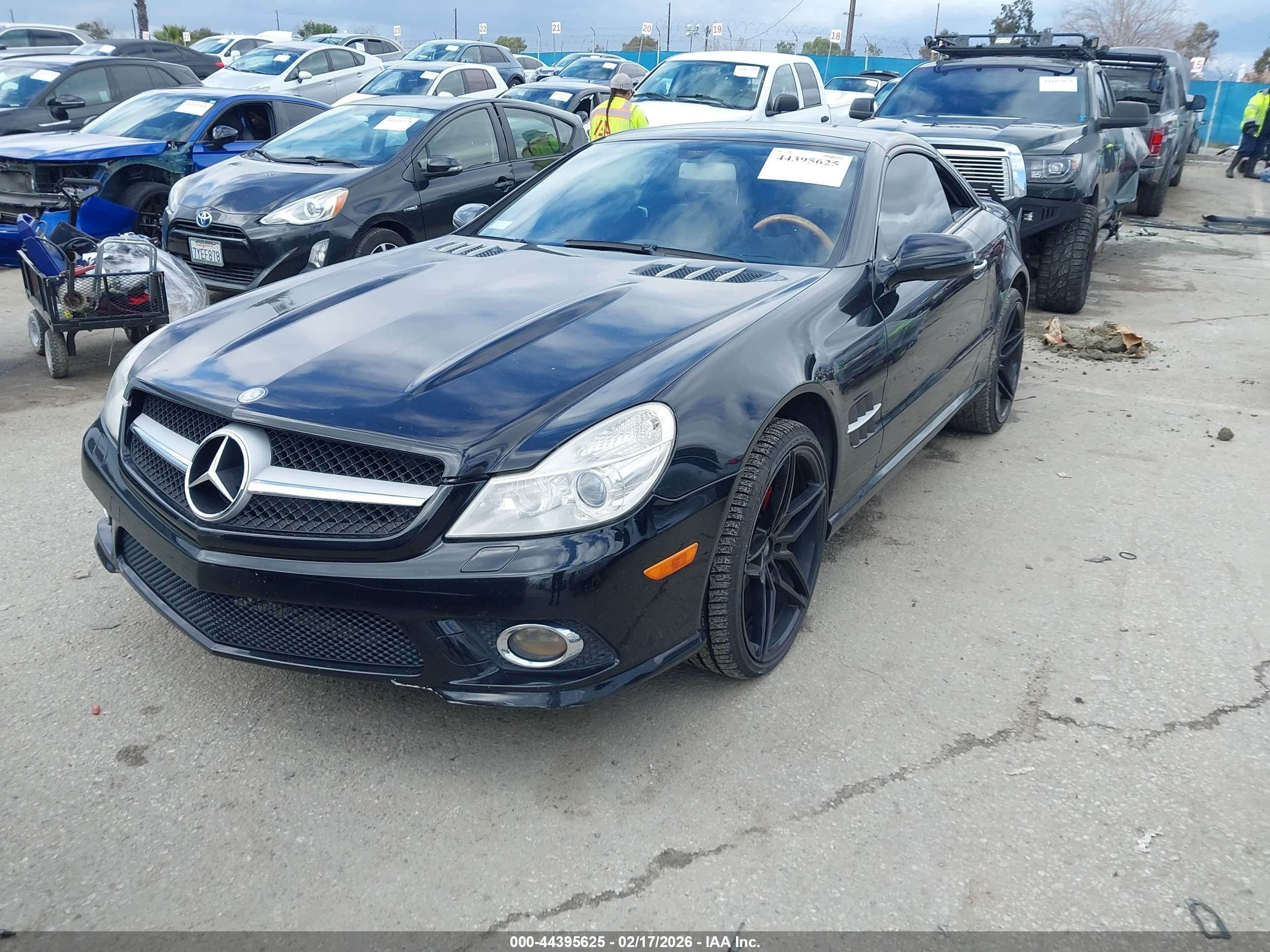 2009 Mercedes-benz Sl 550   Black vin: WDBSK71F49F142309