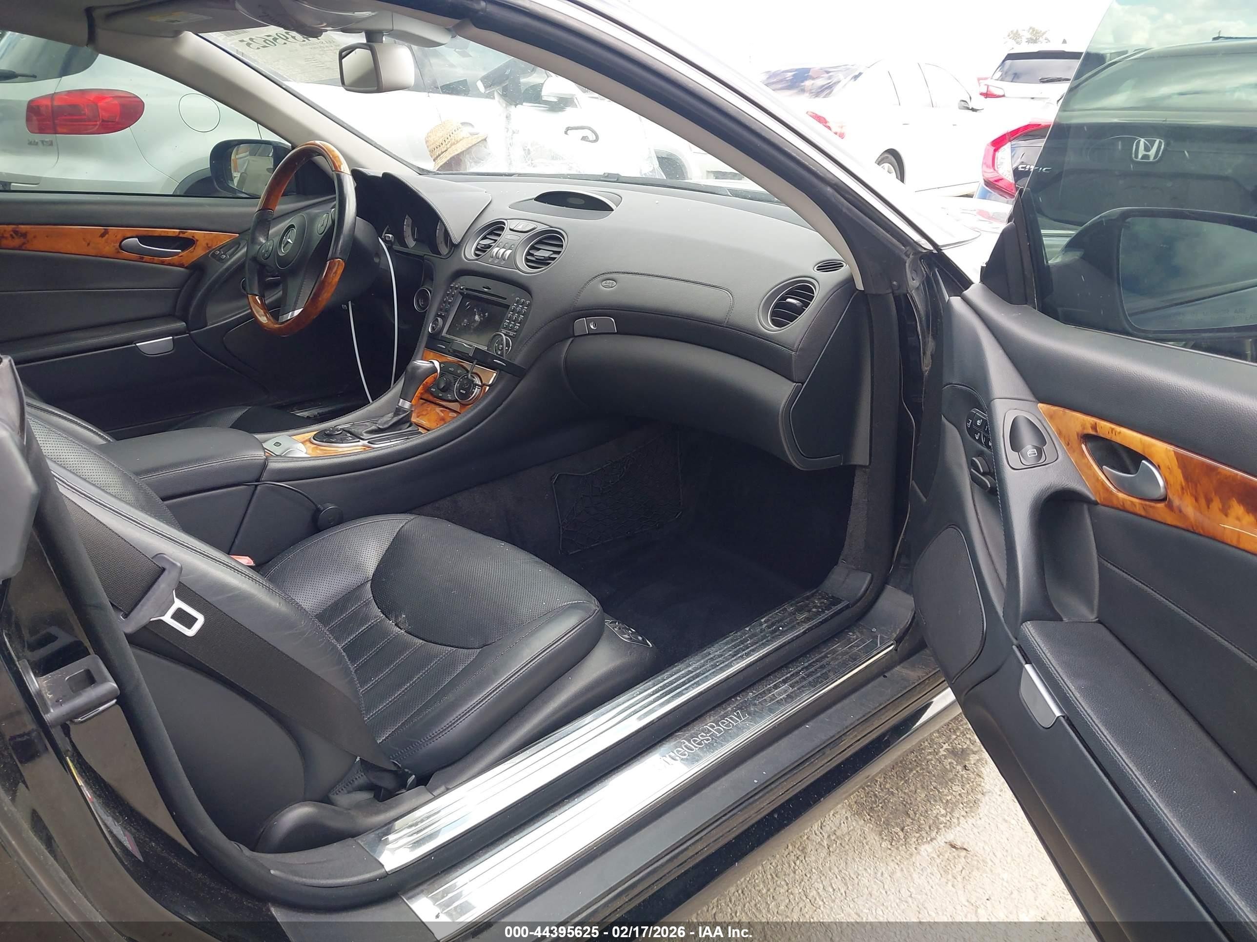 2009 Mercedes-benz Sl 550   Black vin: WDBSK71F49F142309