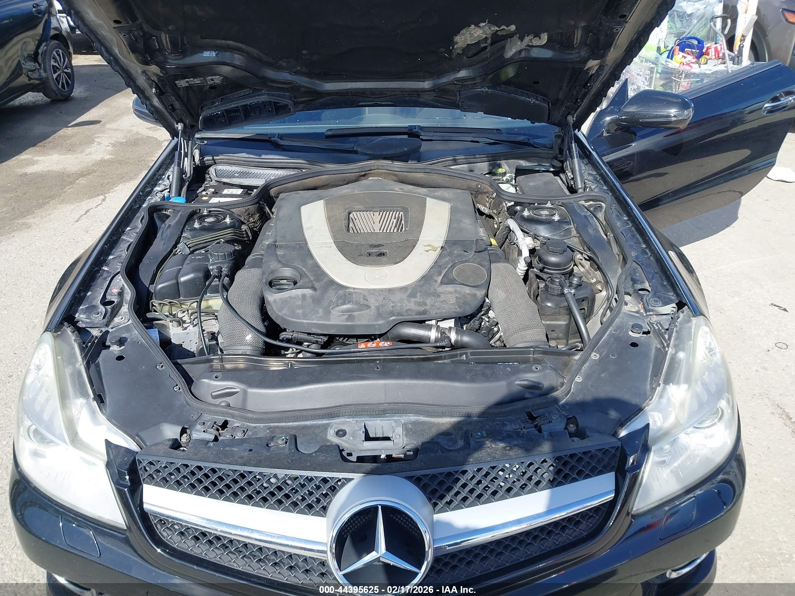 2009 Mercedes-benz Sl 550   Black vin: WDBSK71F49F142309