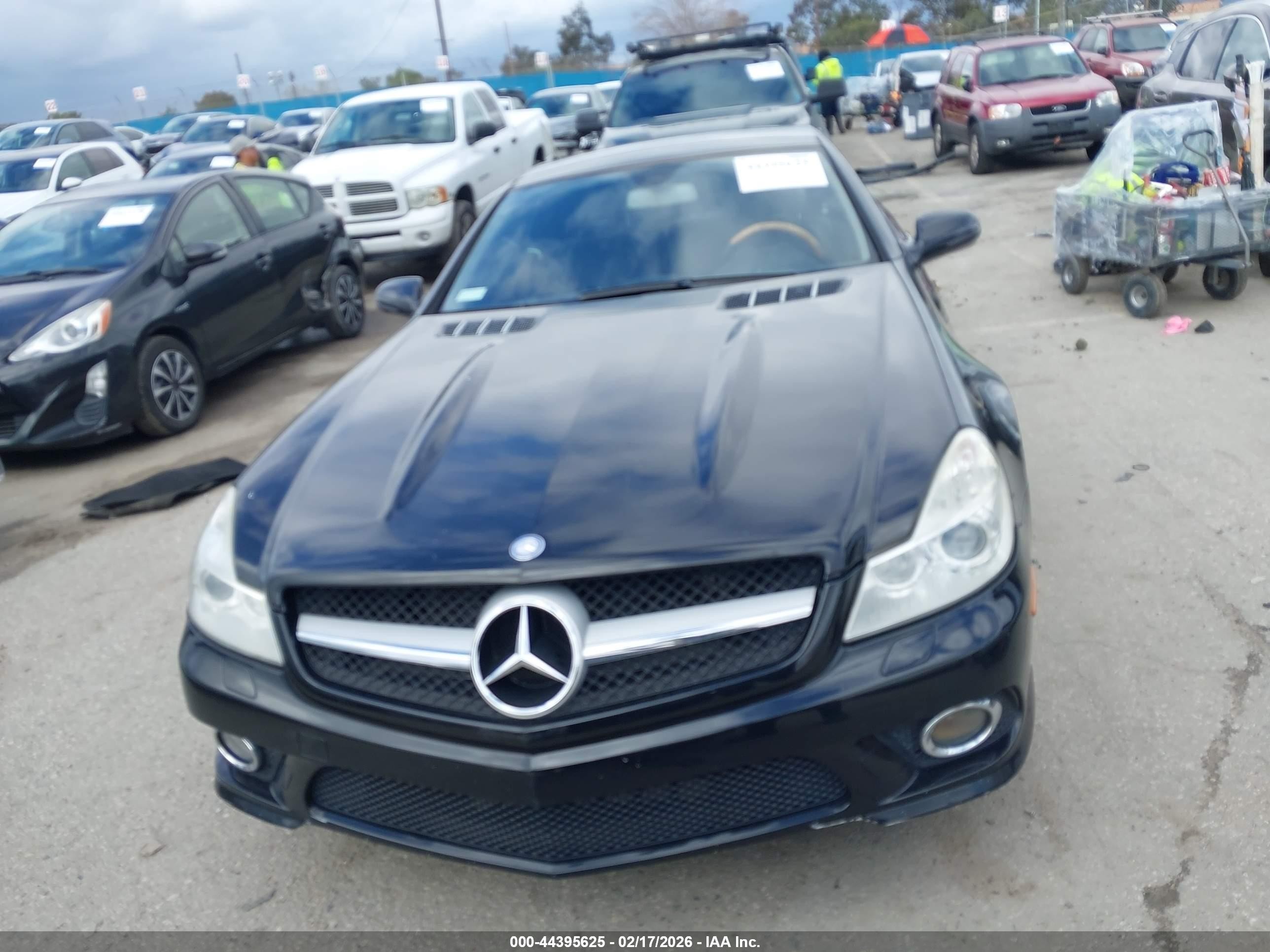 2009 Mercedes-benz Sl 550   Black vin: WDBSK71F49F142309