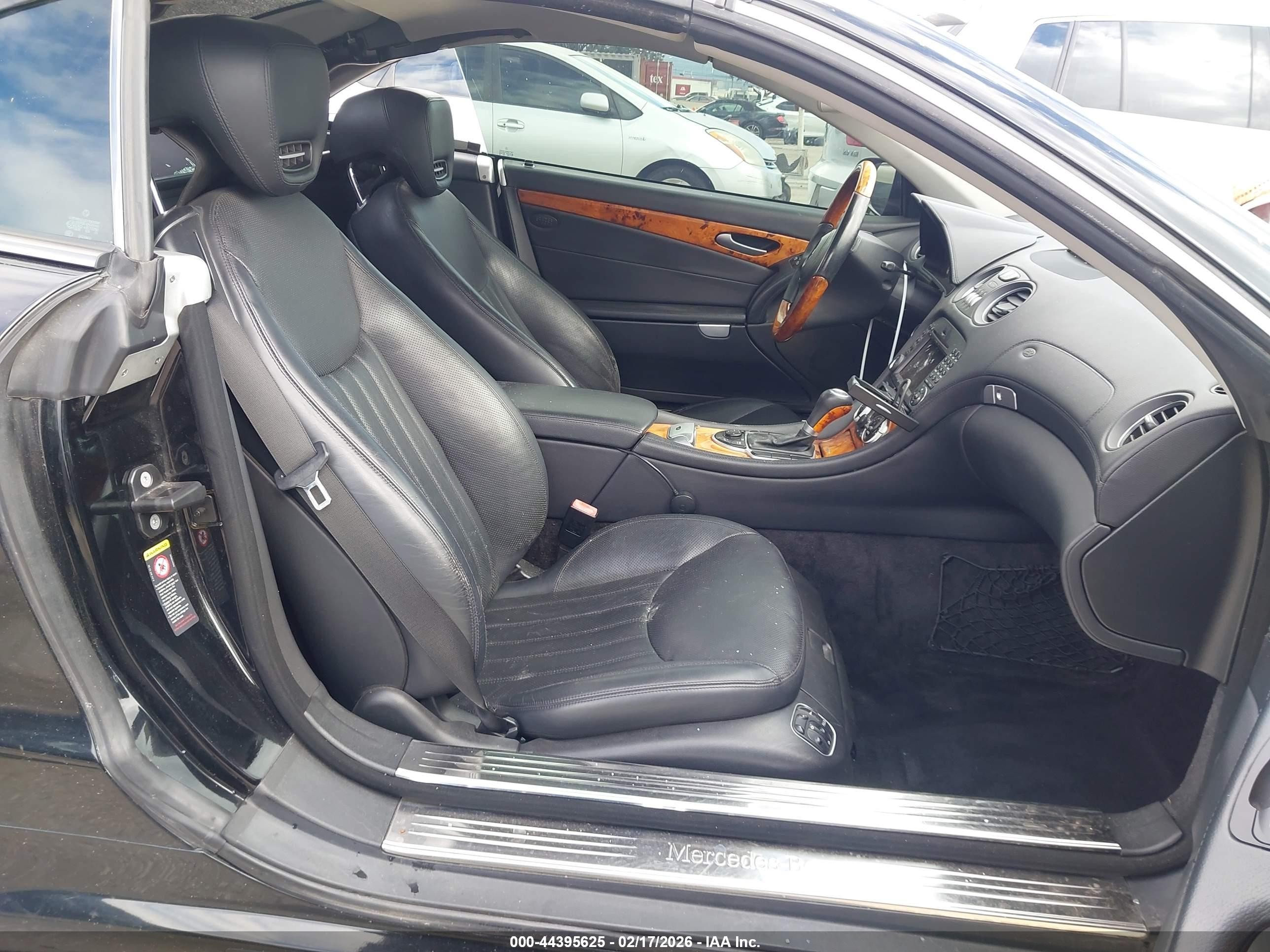 2009 Mercedes-benz Sl 550   Black vin: WDBSK71F49F142309