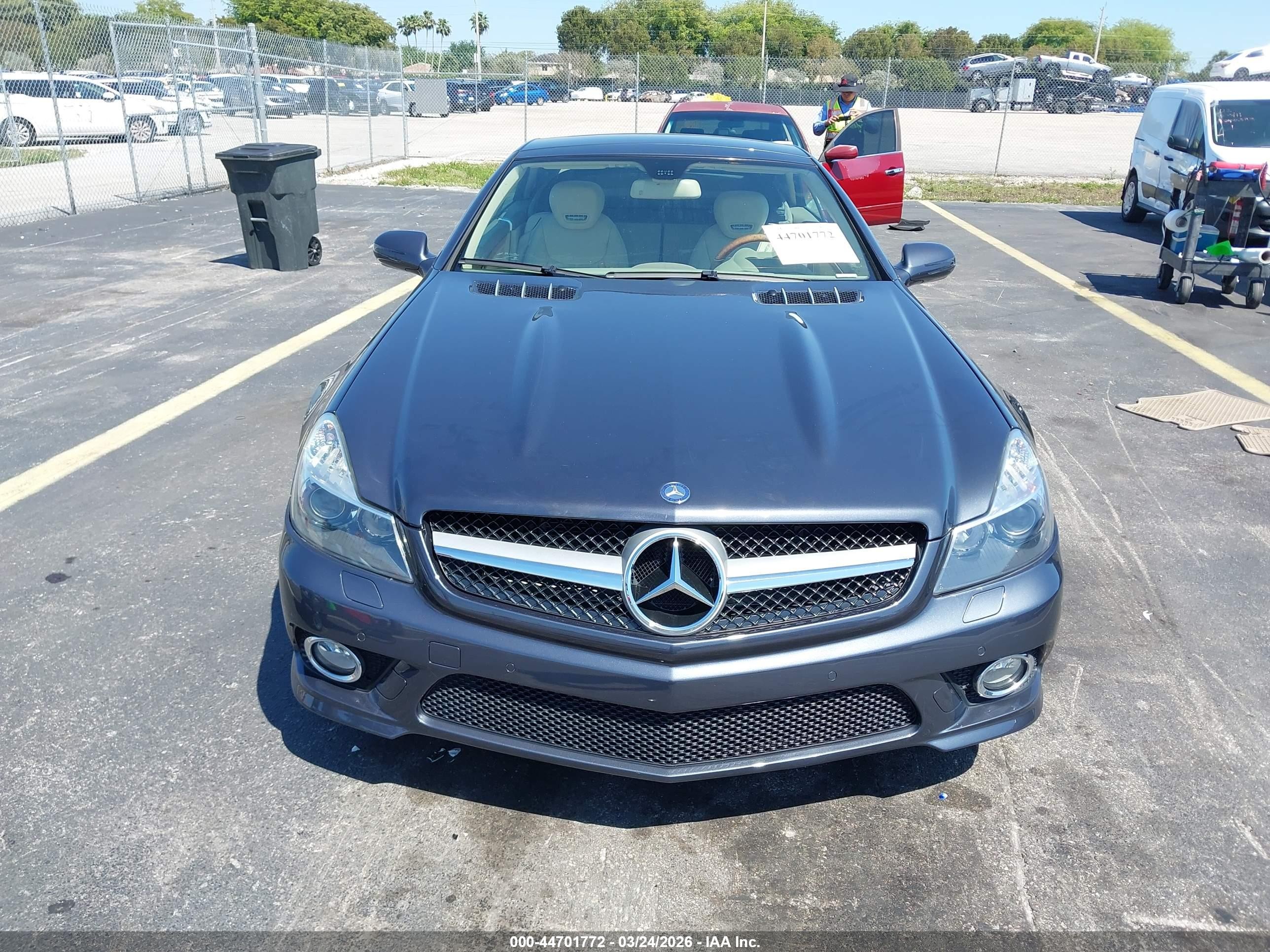 2009 Mercedes-benz Sl 550   Серый vin: WDBSK71F49F155044