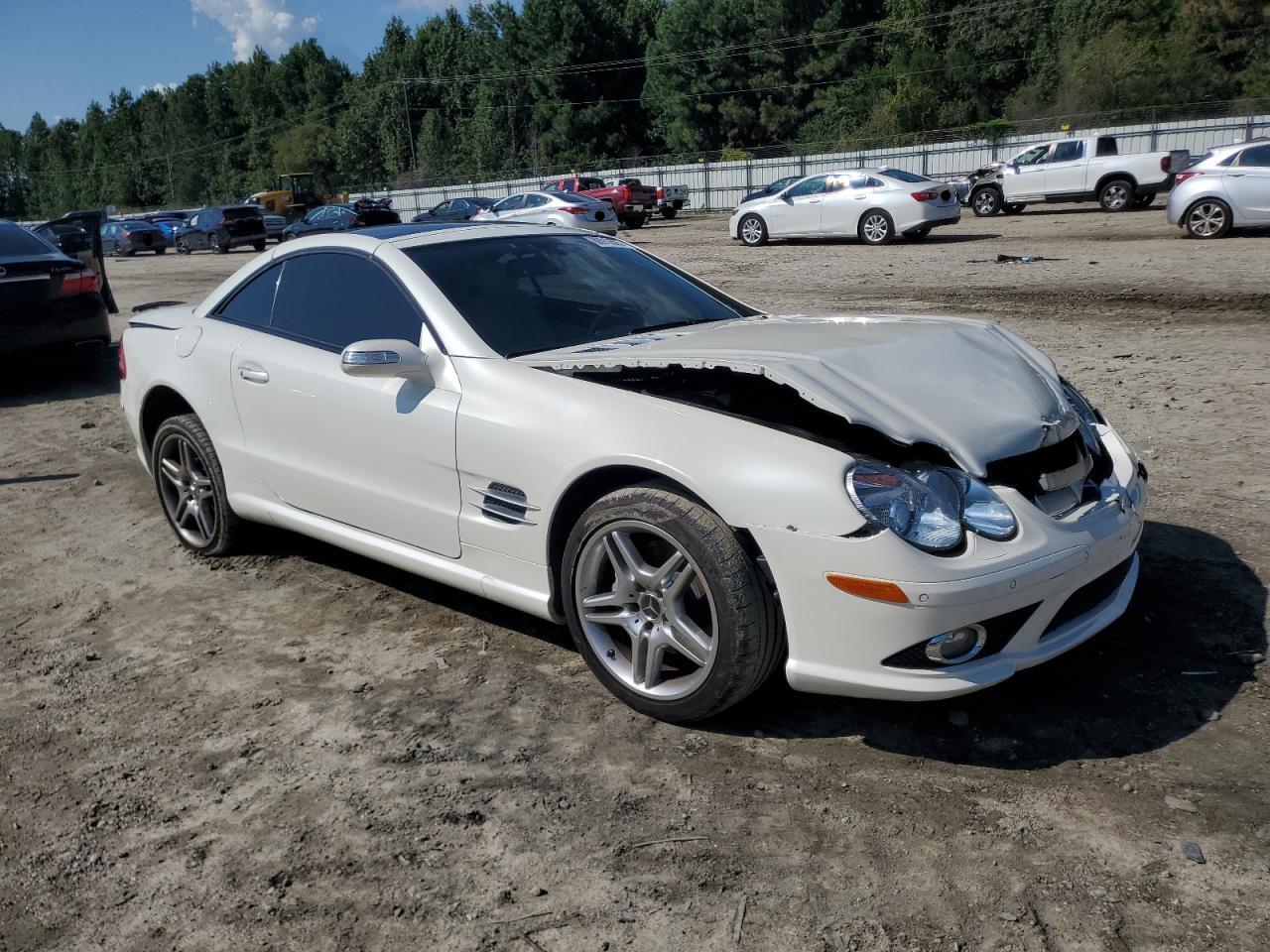 2007 Mercedes-benz Sl 550 White vin: WDBSK71F57F128755