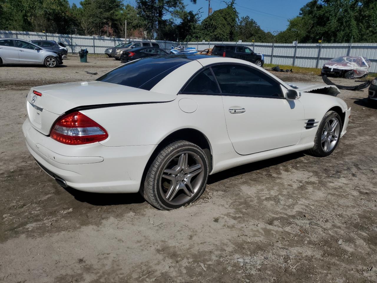 2007 Mercedes-benz Sl 550 White vin: WDBSK71F57F128755
