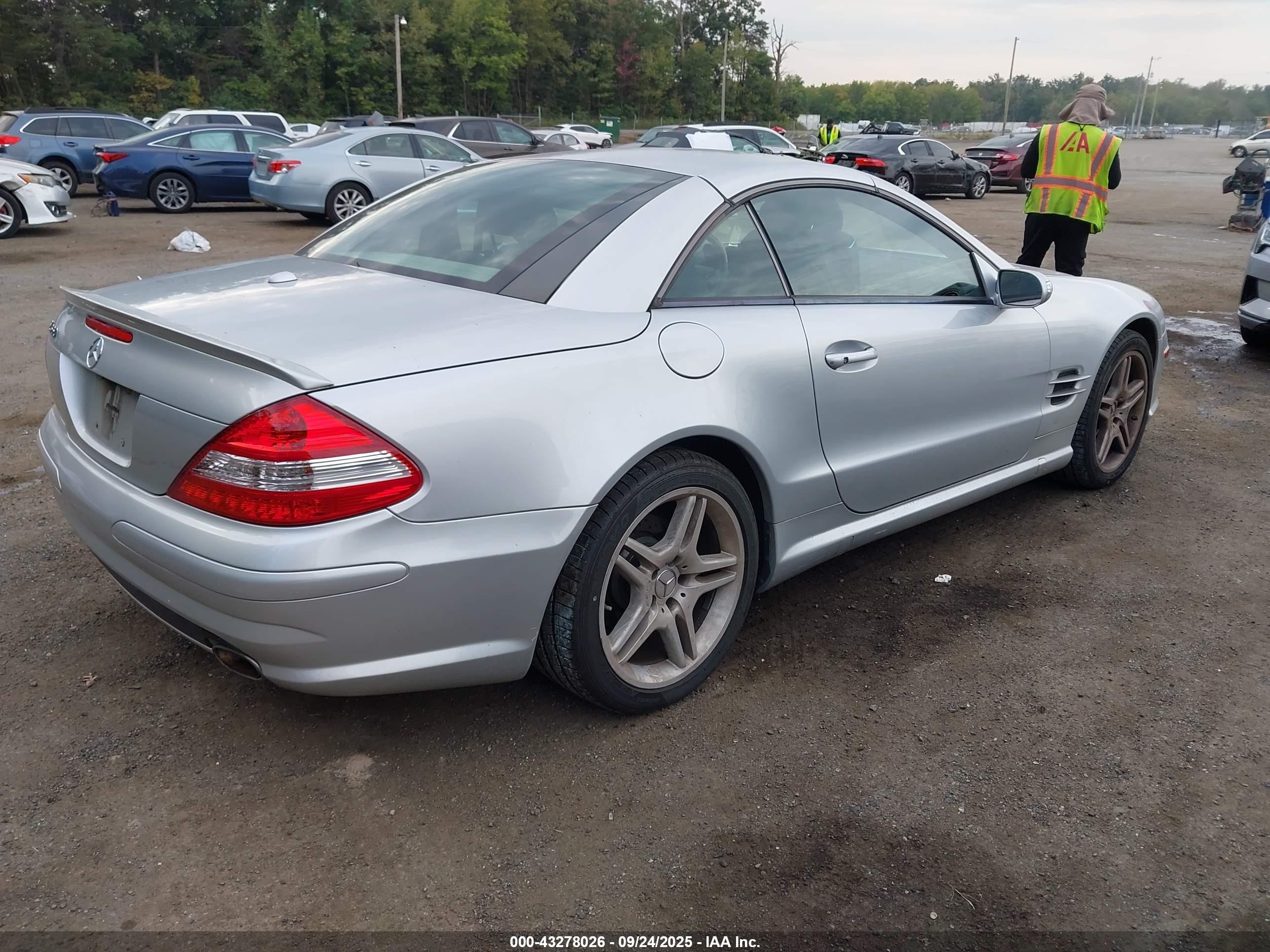 2007 Mercedes-benz Sl 550   Серебряный vin: WDBSK71F57F132319