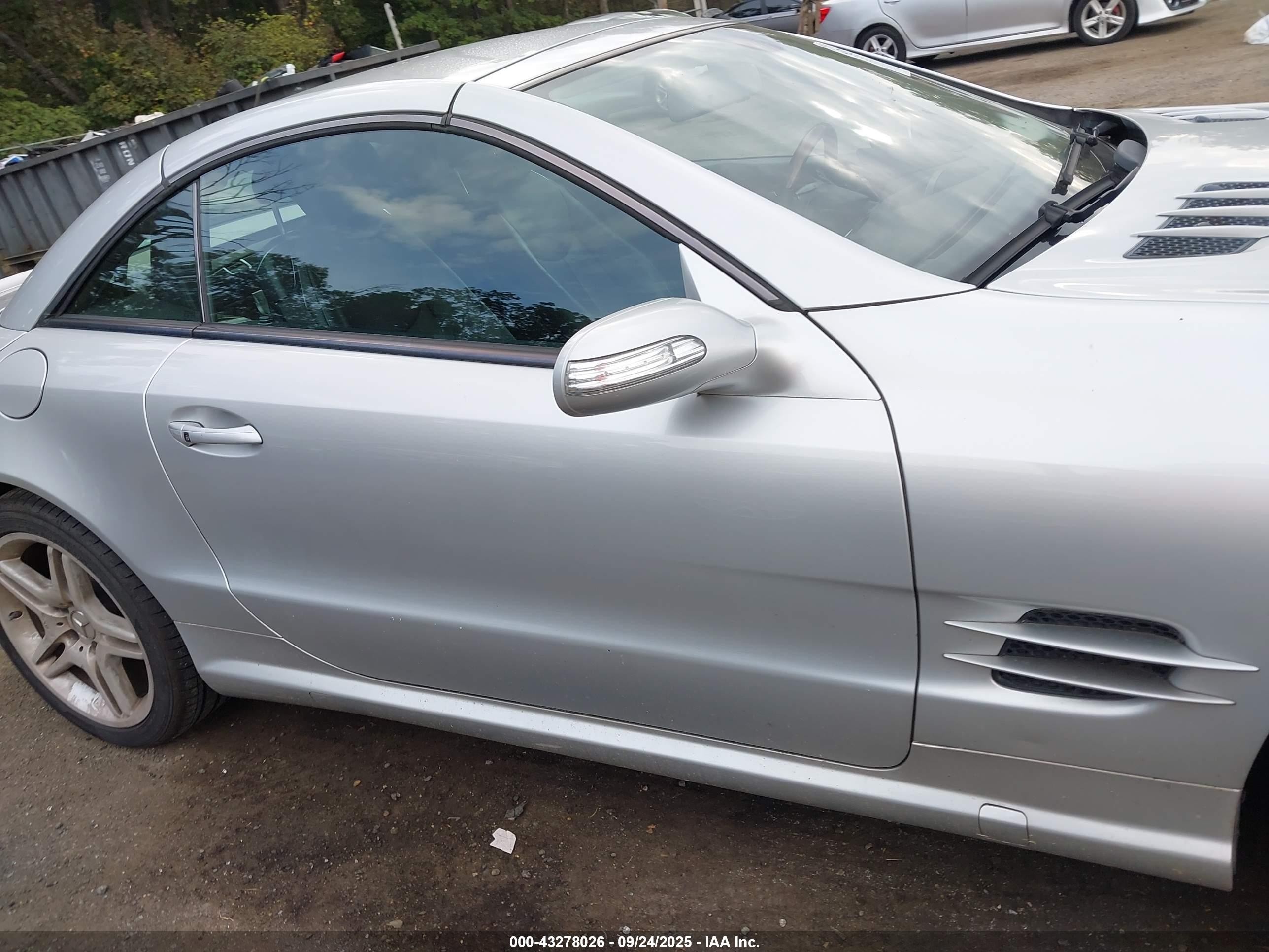 2007 Mercedes-benz Sl 550   Серебряный vin: WDBSK71F57F132319