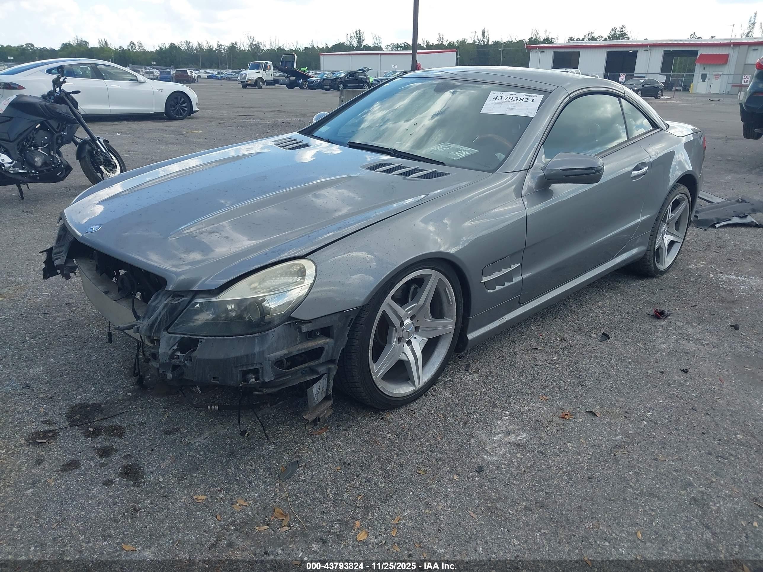 2009 Mercedes-benz Sl 550   Gray vin: WDBSK71F59F143498