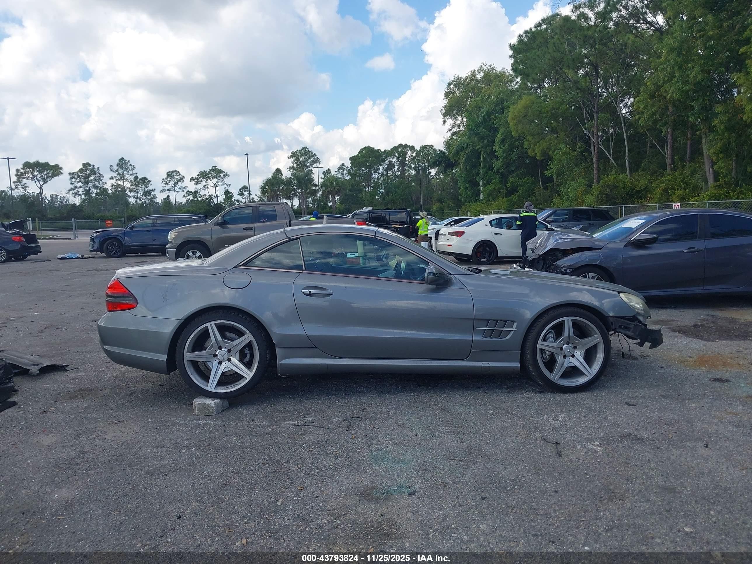 2009 Mercedes-benz Sl 550   Gray vin: WDBSK71F59F143498