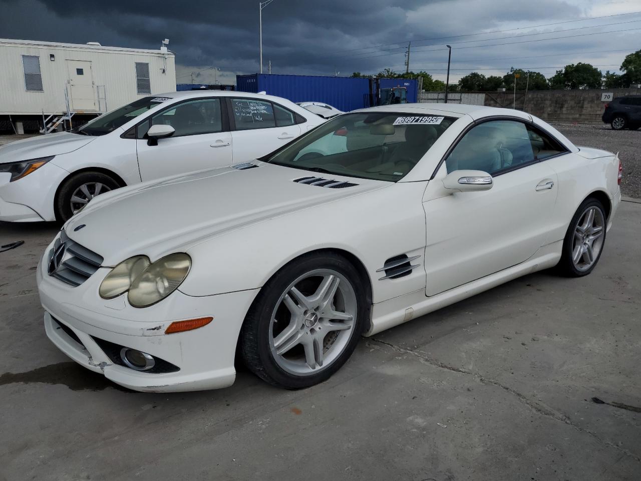 2007 Mercedes-benz Sl 550 White vin: WDBSK71F67F131857
