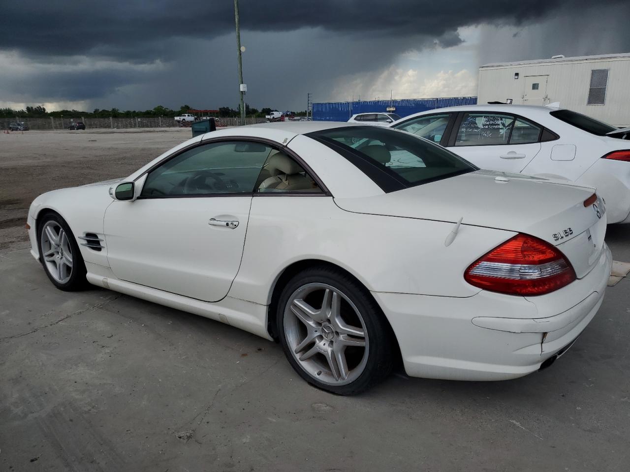 2007 Mercedes-benz Sl 550 White vin: WDBSK71F67F131857