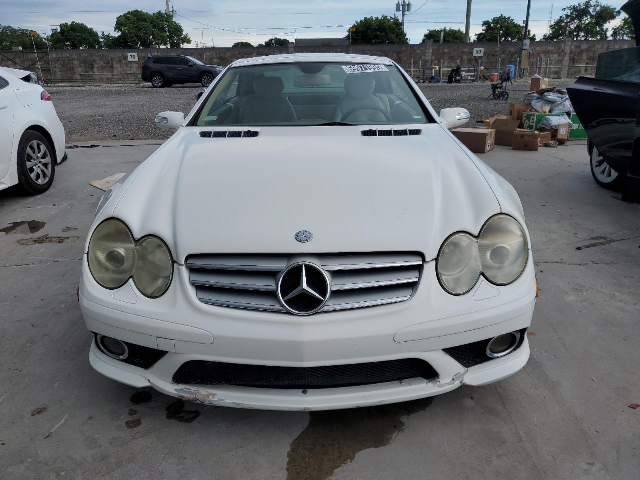 2007 Mercedes-benz Sl 550 White vin: WDBSK71F67F131857