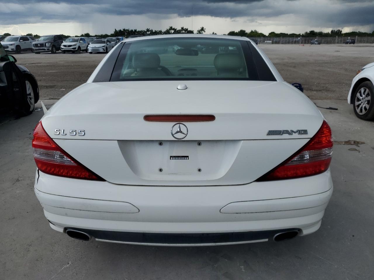 2007 Mercedes-benz Sl 550 White vin: WDBSK71F67F131857