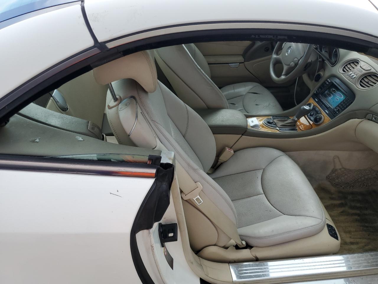2007 Mercedes-benz Sl 550 White vin: WDBSK71F67F131857