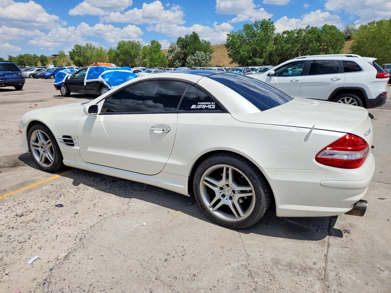 2007 Mercedes-benz Sl 550 White vin: WDBSK71F67F134967
