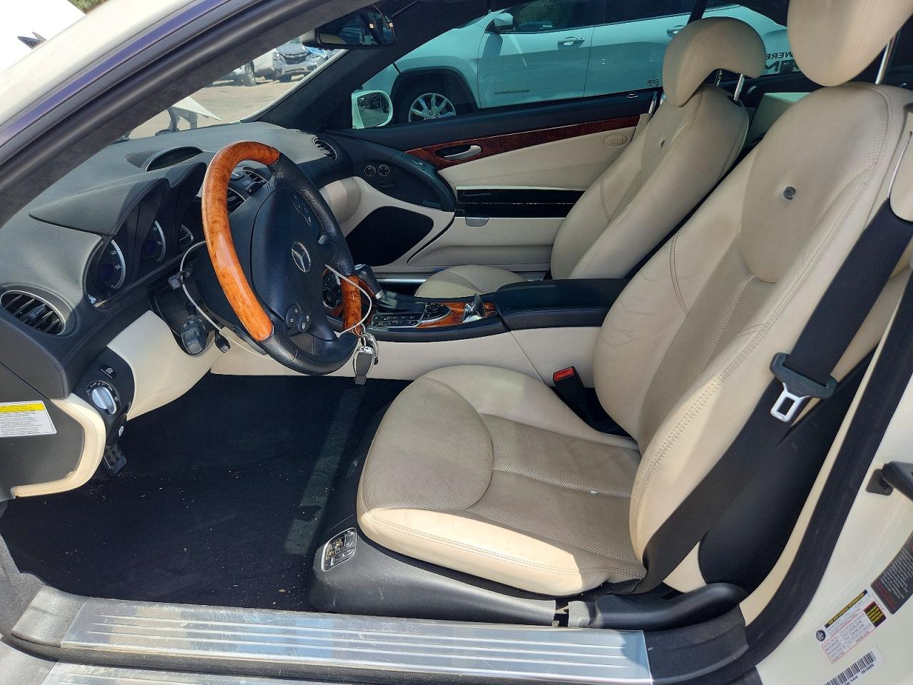 2007 Mercedes-benz Sl 550 White vin: WDBSK71F67F134967