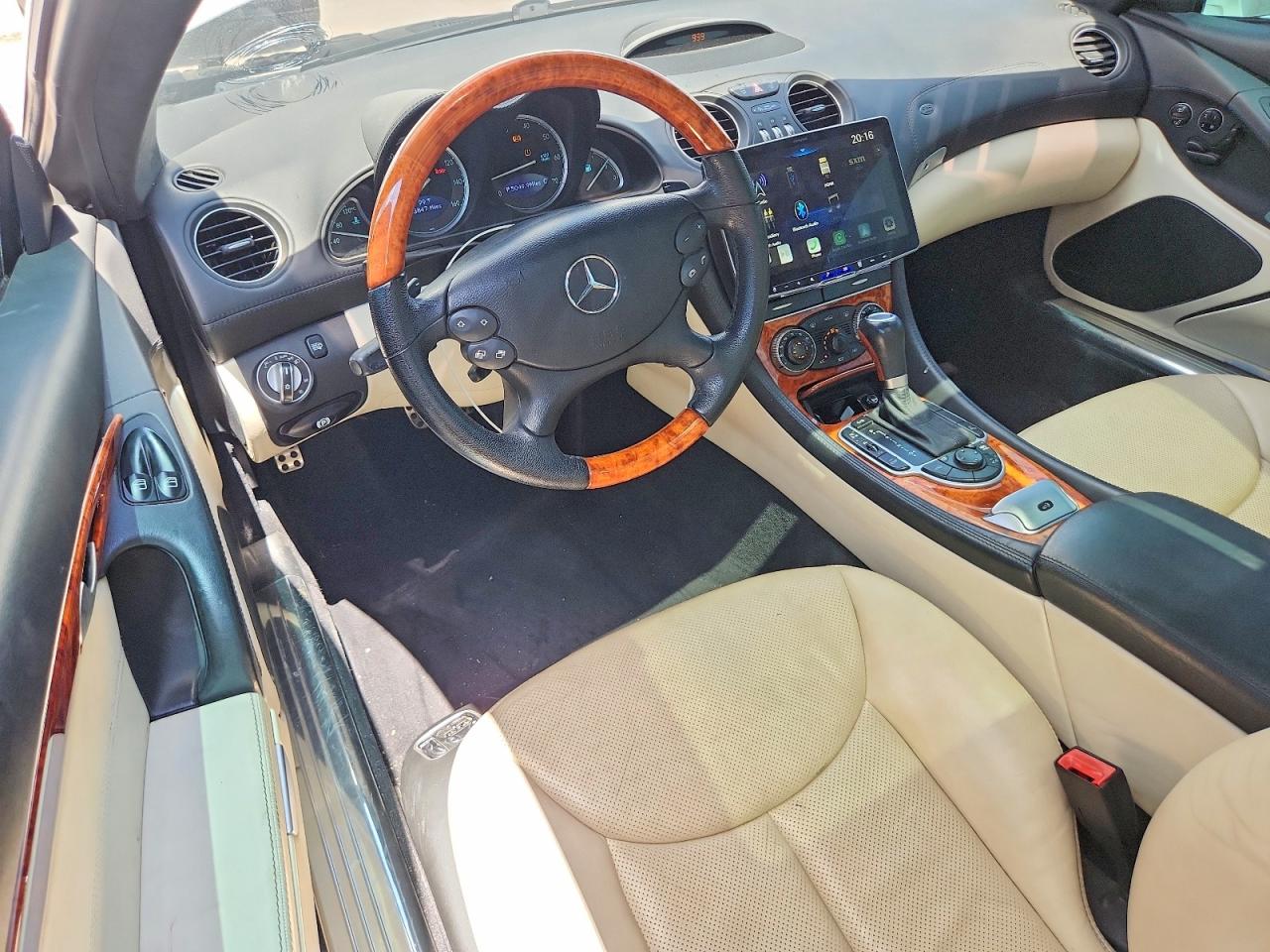 2007 Mercedes-benz Sl 550 White vin: WDBSK71F67F134967