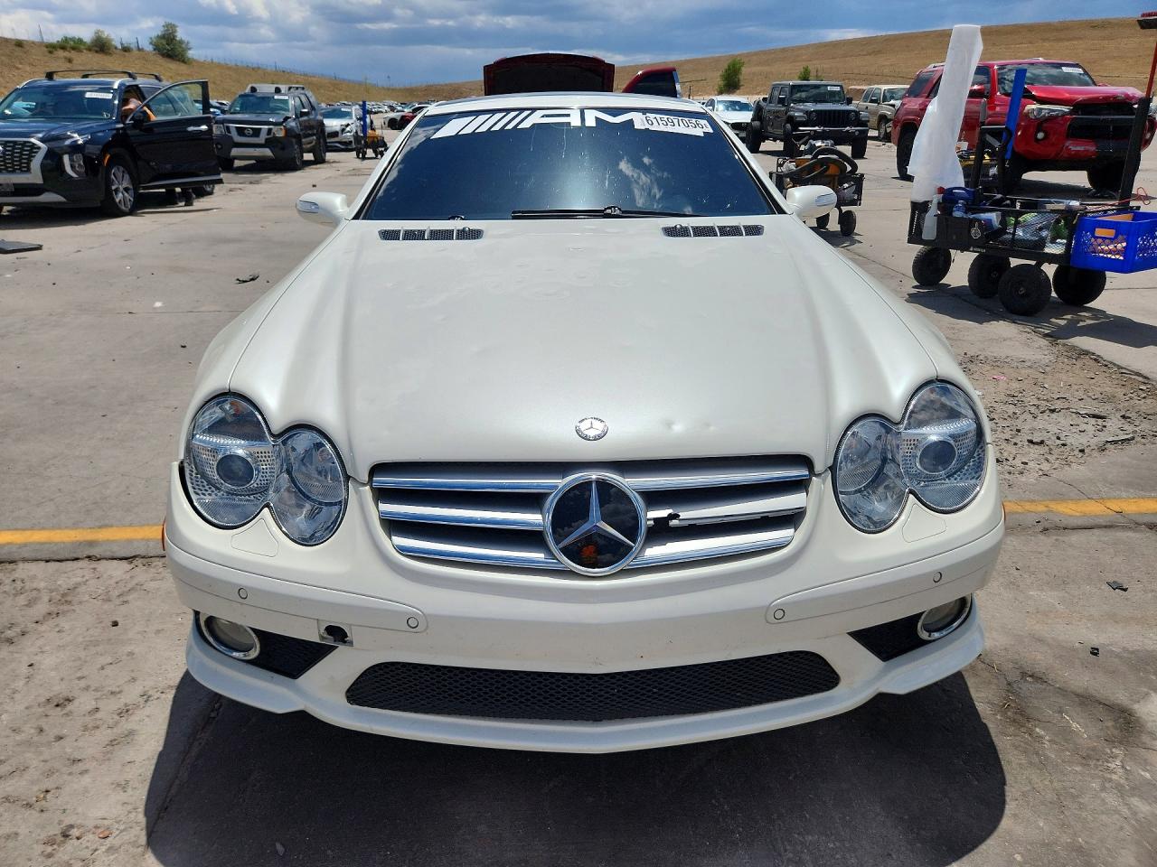 2007 Mercedes-benz Sl 550 White vin: WDBSK71F67F134967