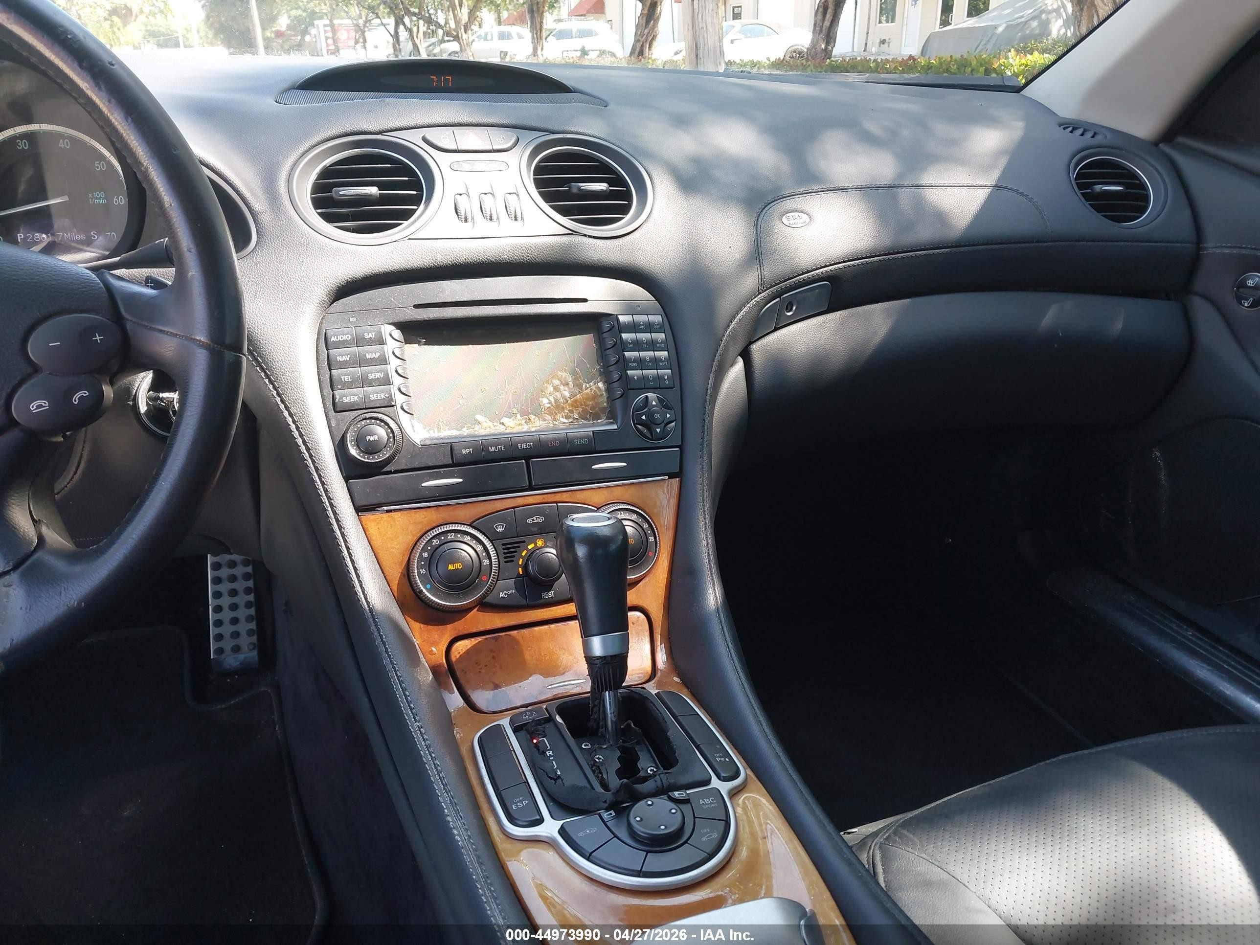 2008 Mercedes-benz Sl 550   Black vin: WDBSK71F68F140690