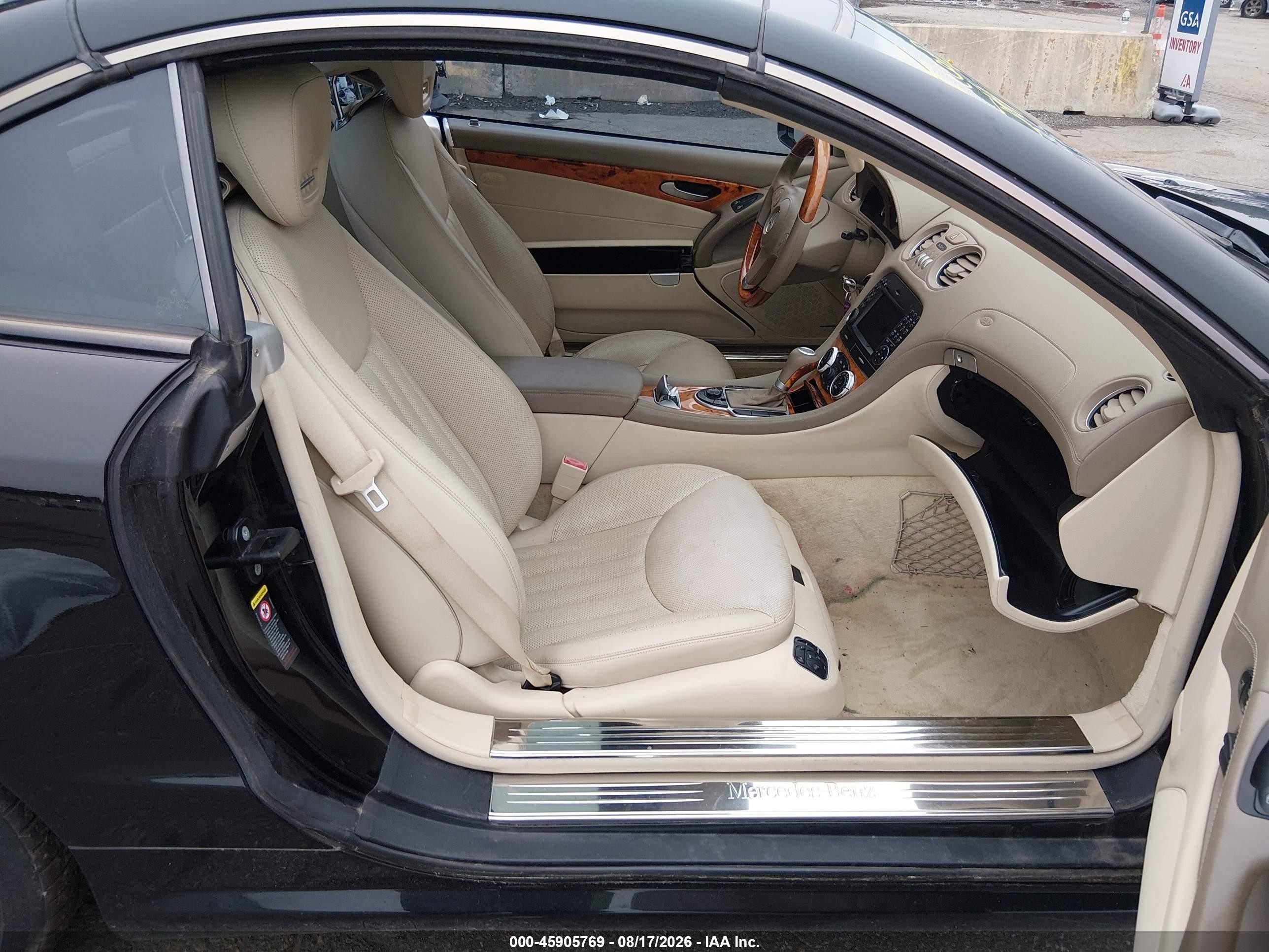 2009 Mercedes-benz Sl 550   Black vin: WDBSK71F69F143610