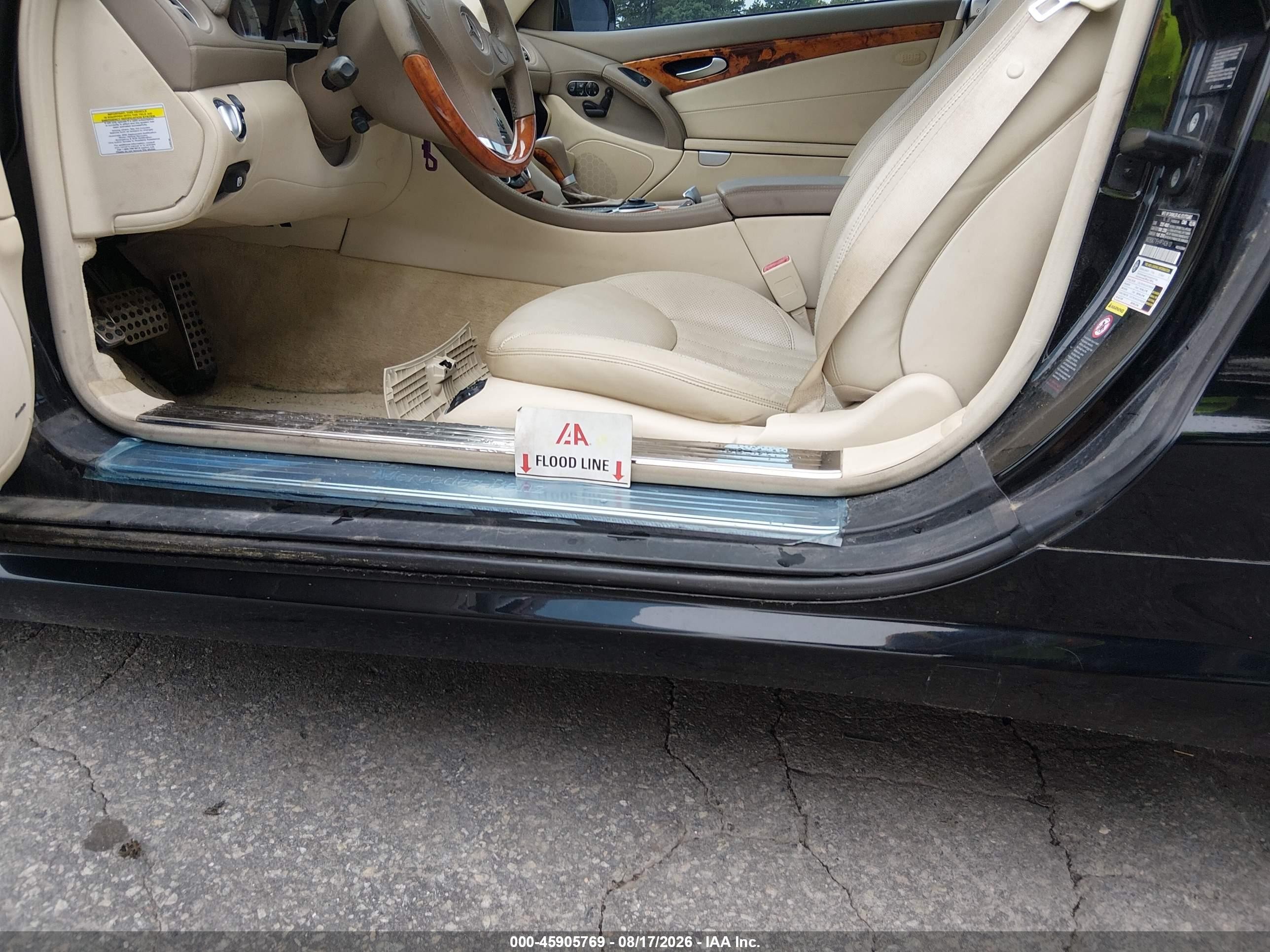 2009 Mercedes-benz Sl 550   Black vin: WDBSK71F69F143610