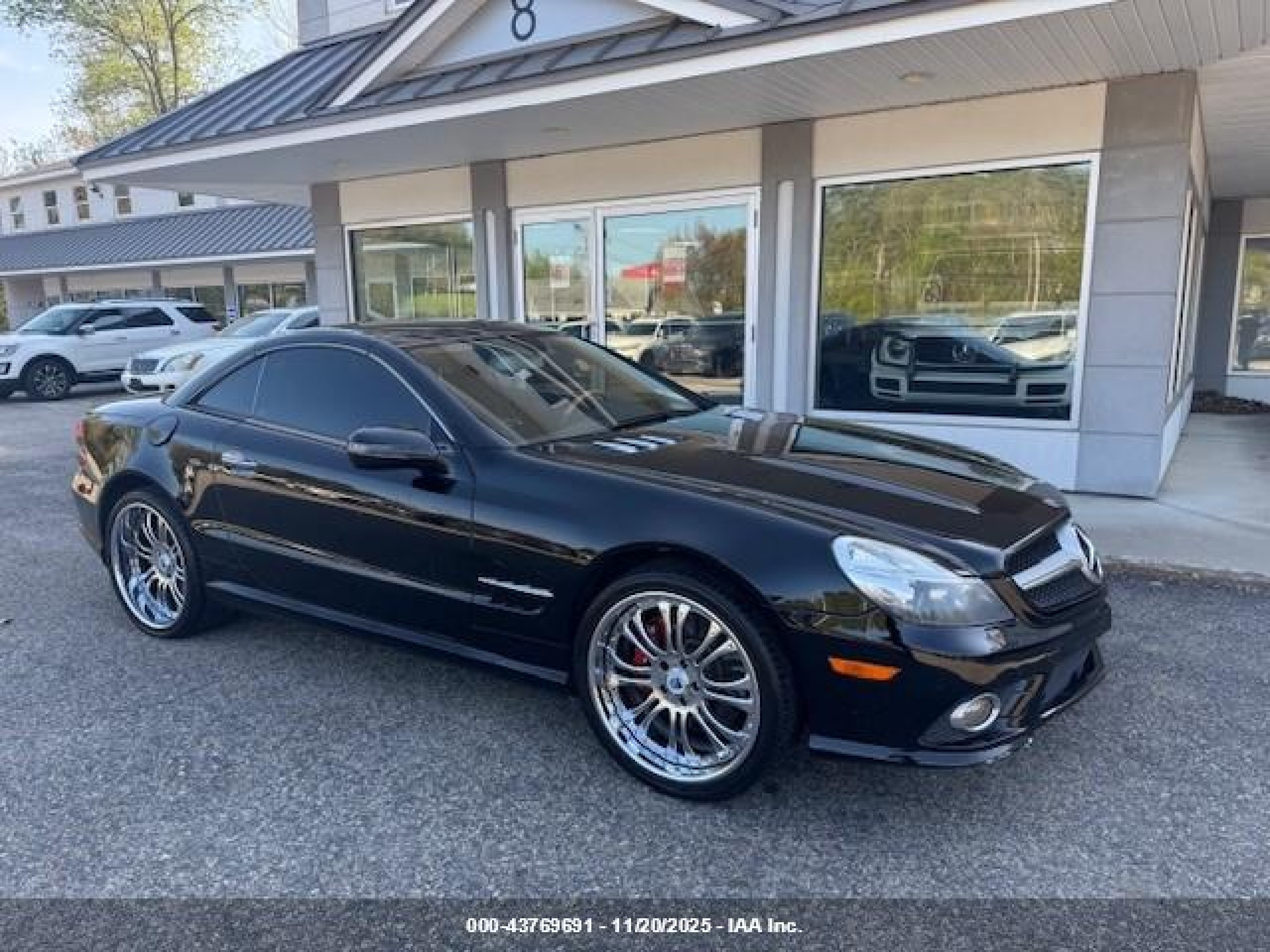 2009 Mercedes-benz Sl 550   Black vin: WDBSK71F69F148290