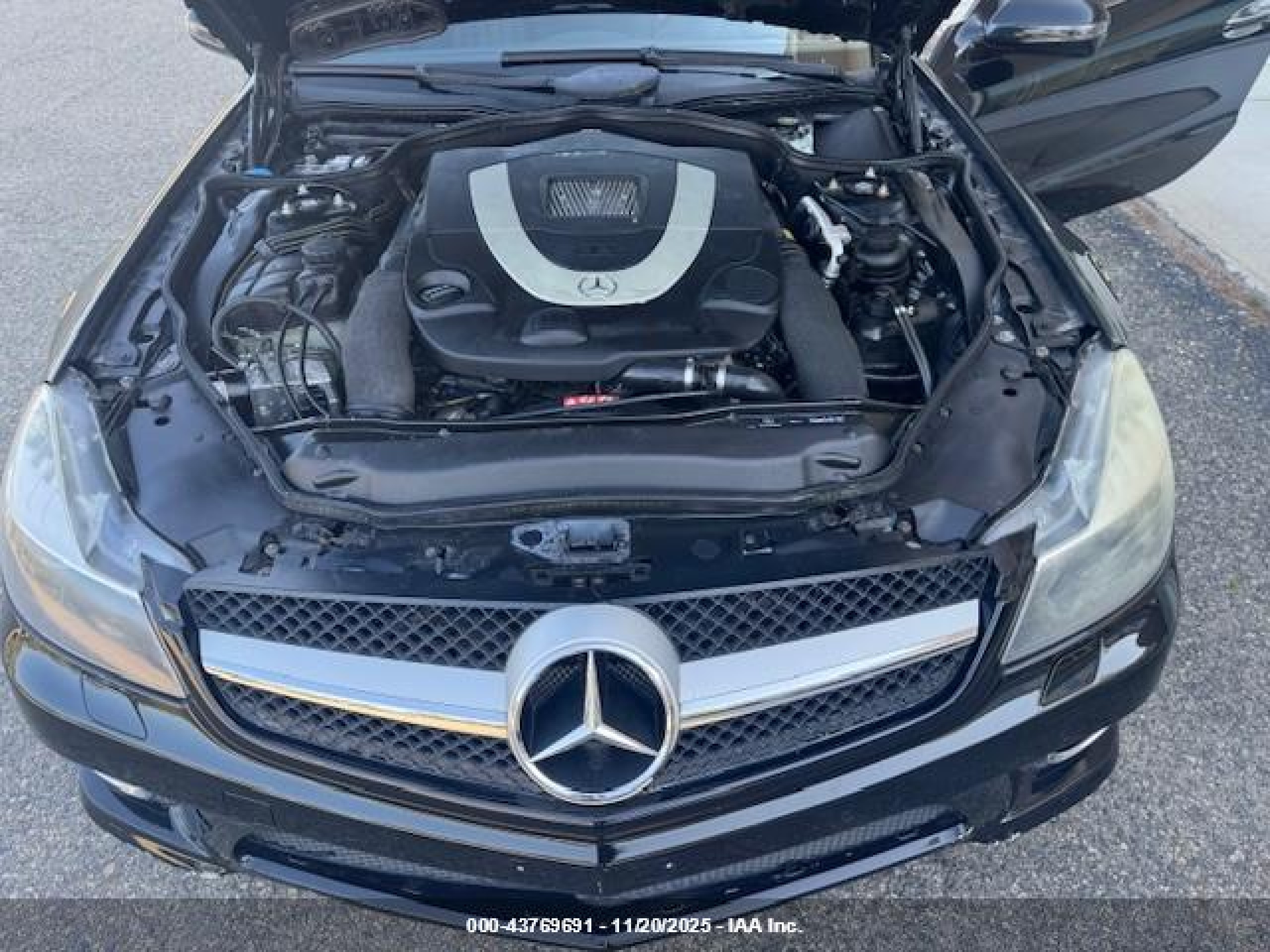 2009 Mercedes-benz Sl 550   Black vin: WDBSK71F69F148290