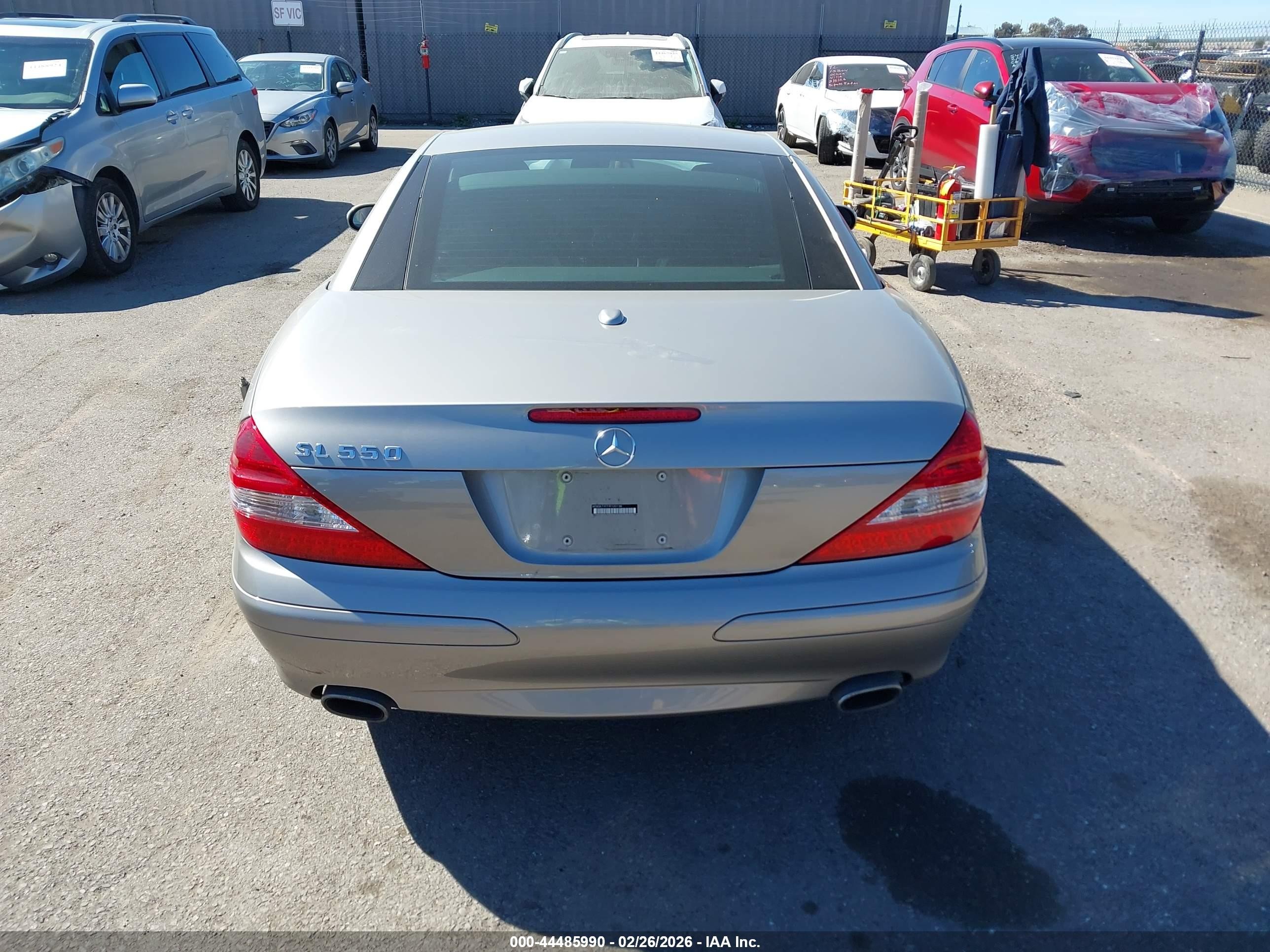 2007 Mercedes-benz Sl 550   Gray vin: WDBSK71F77F120138