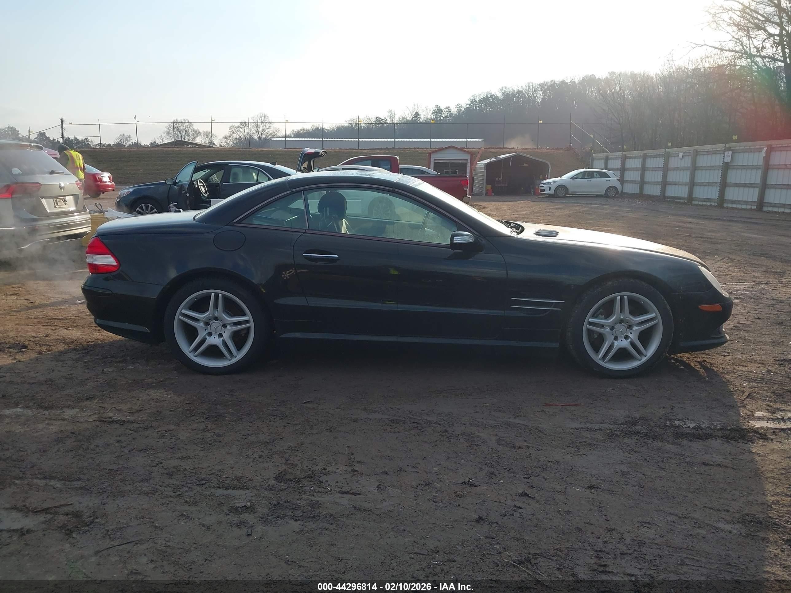 2008 Mercedes-benz Sl 550   Black vin: WDBSK71F78F139662