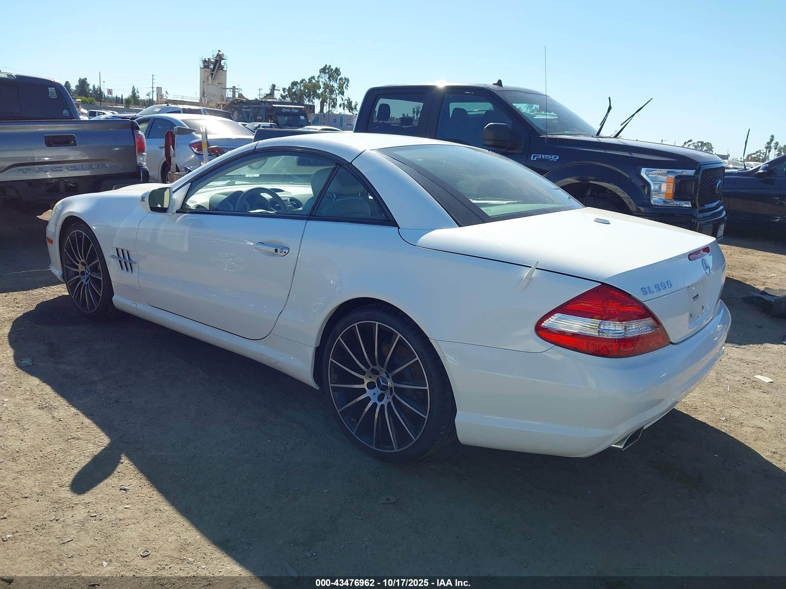 2009 Mercedes-benz Sl 550   White vin: WDBSK71F79F143678