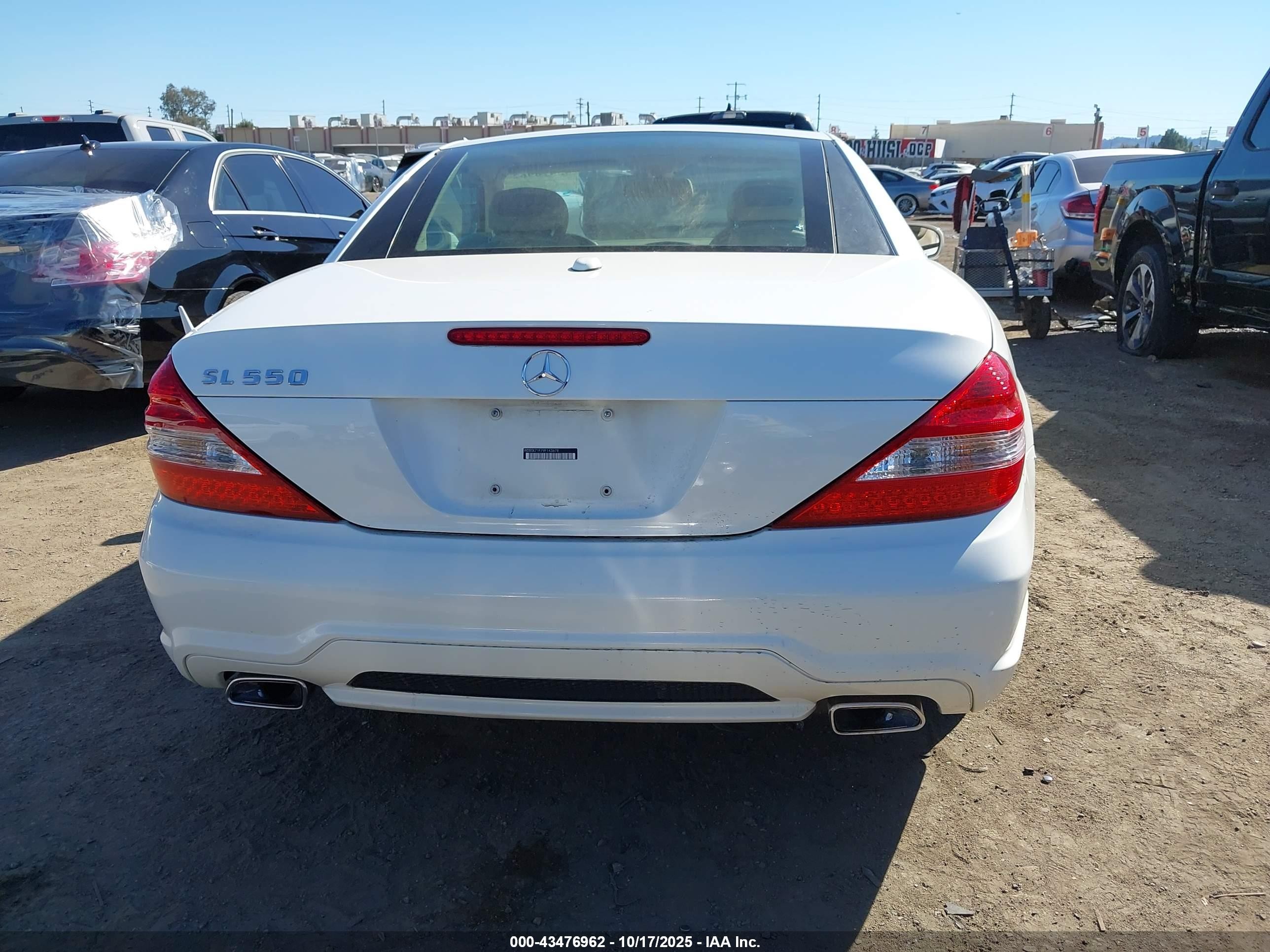 2009 Mercedes-benz Sl 550   White vin: WDBSK71F79F143678
