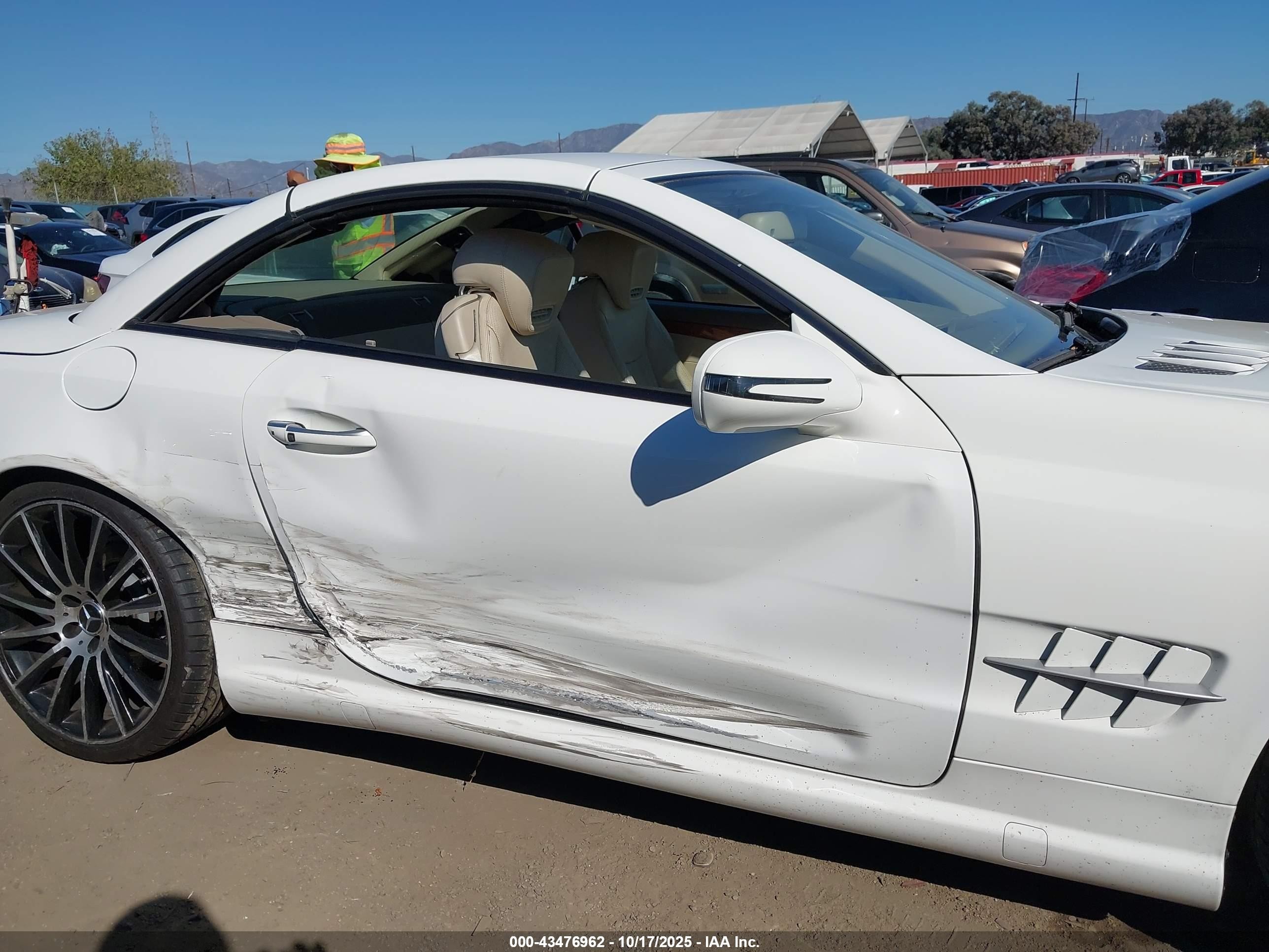 2009 Mercedes-benz Sl 550   White vin: WDBSK71F79F143678