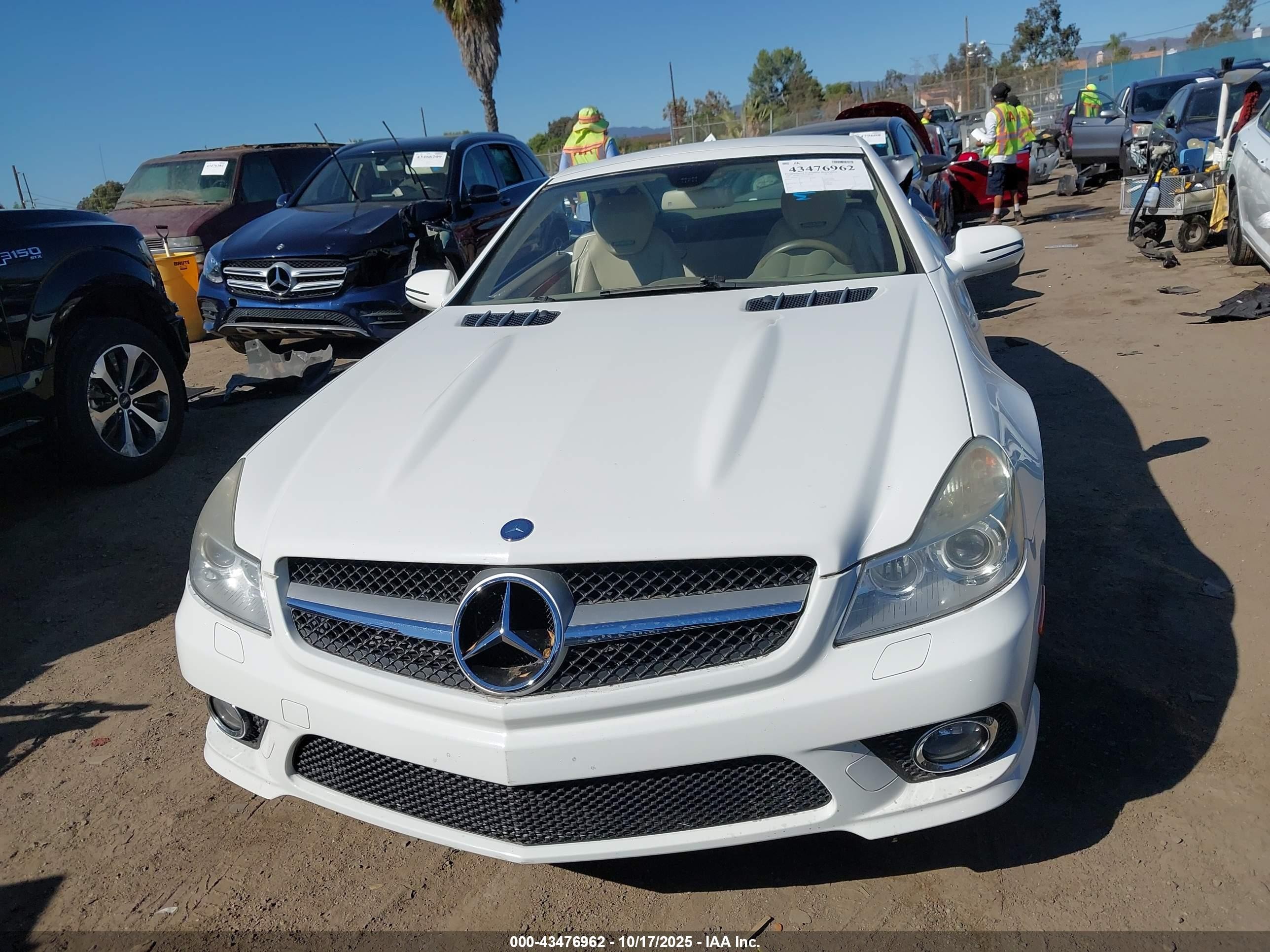 2009 Mercedes-benz Sl 550   White vin: WDBSK71F79F143678