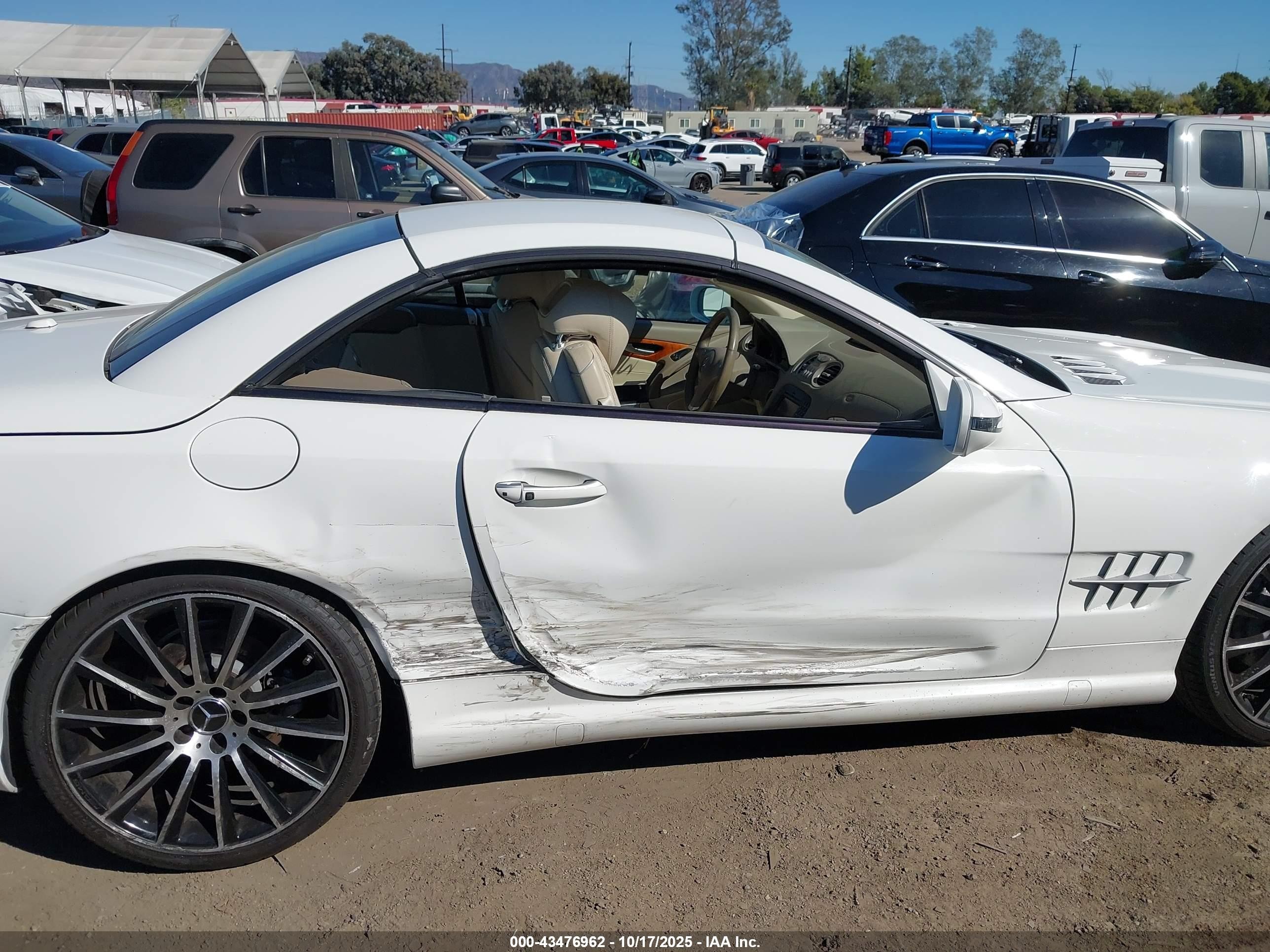 2009 Mercedes-benz Sl 550   White vin: WDBSK71F79F143678
