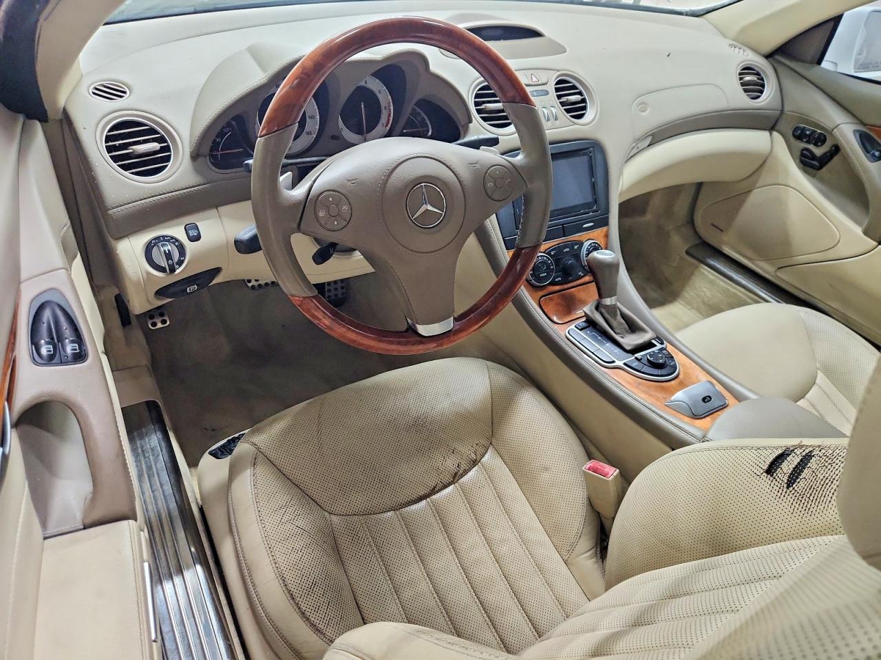 2009 Mercedes-benz Sl 550 White vin: WDBSK71F79F146659