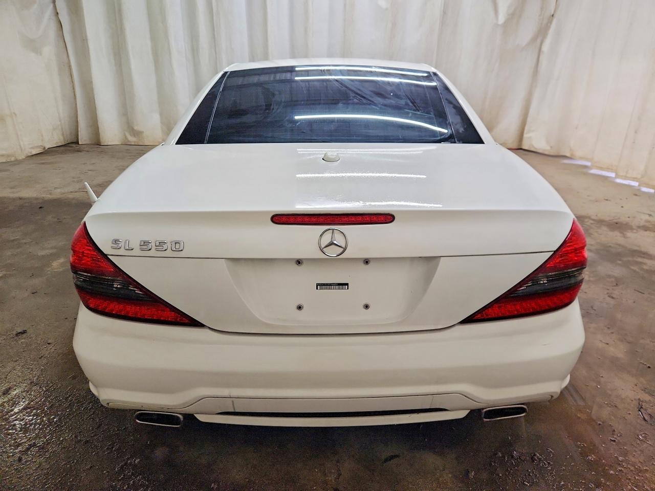 2009 Mercedes-benz Sl 550 White vin: WDBSK71F79F146659
