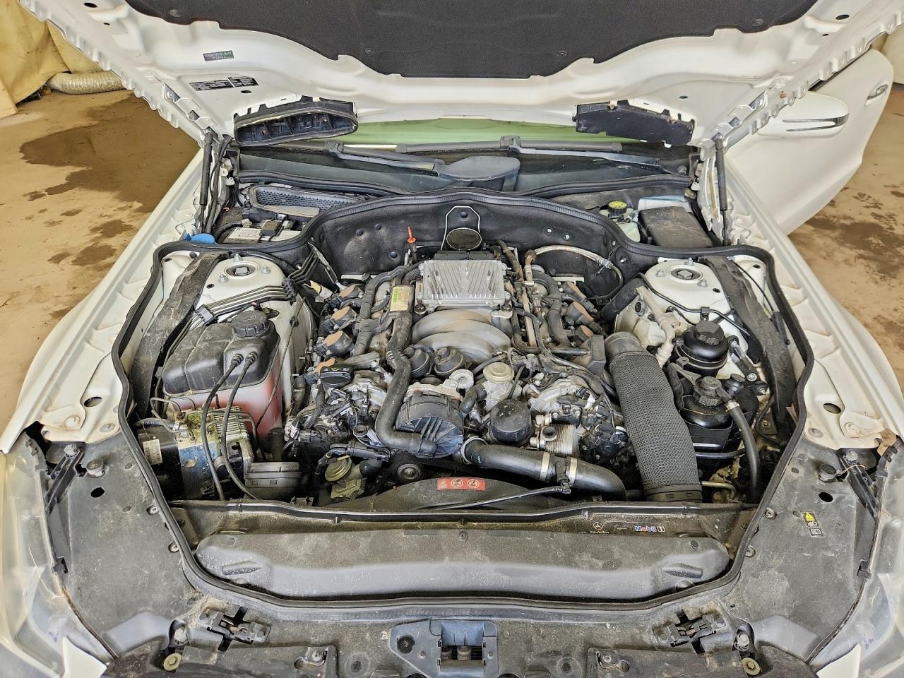 2009 Mercedes-benz Sl 550 White vin: WDBSK71F79F146659