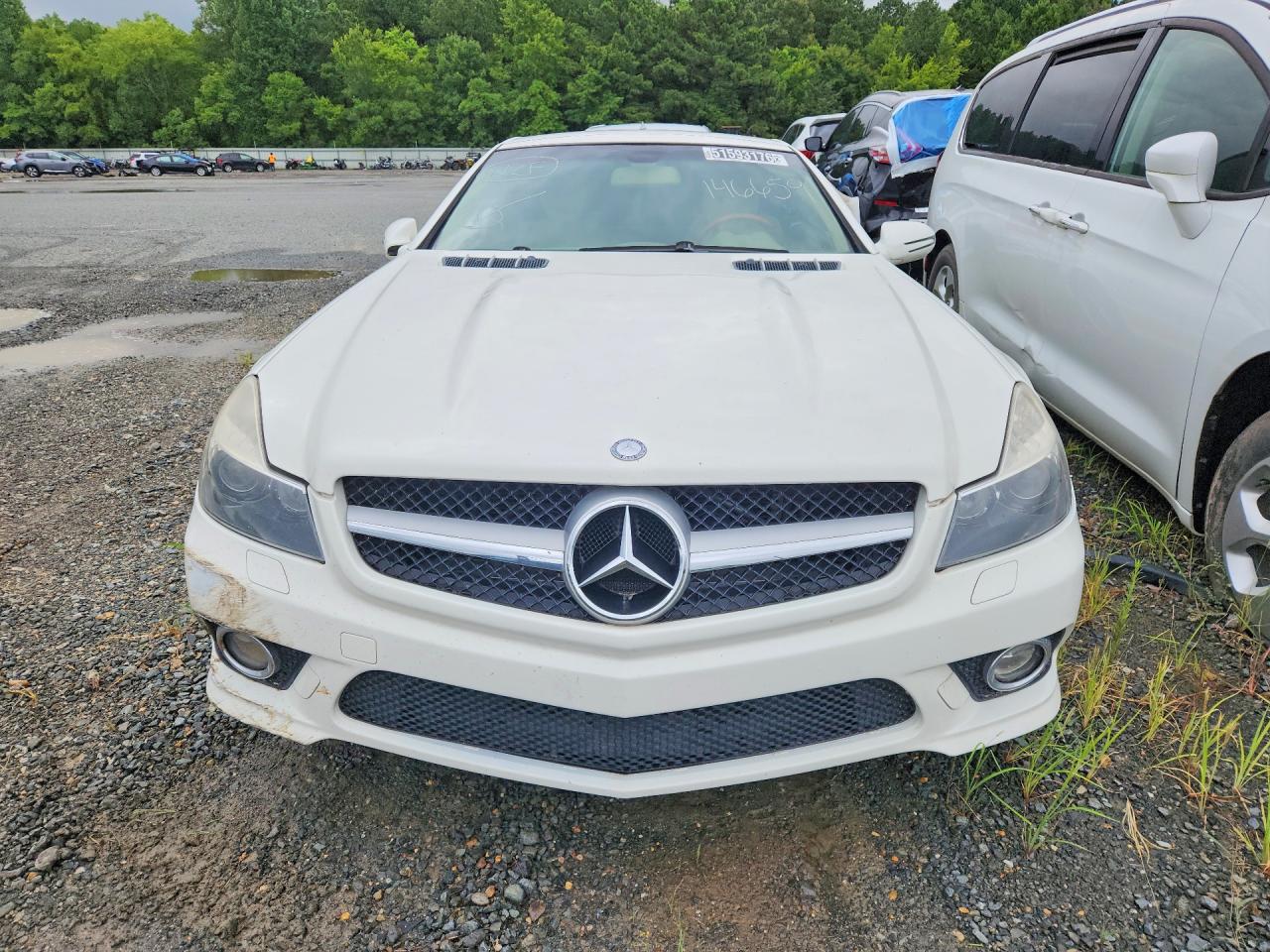2009 Mercedes-benz Sl 550 White vin: WDBSK71F79F146659